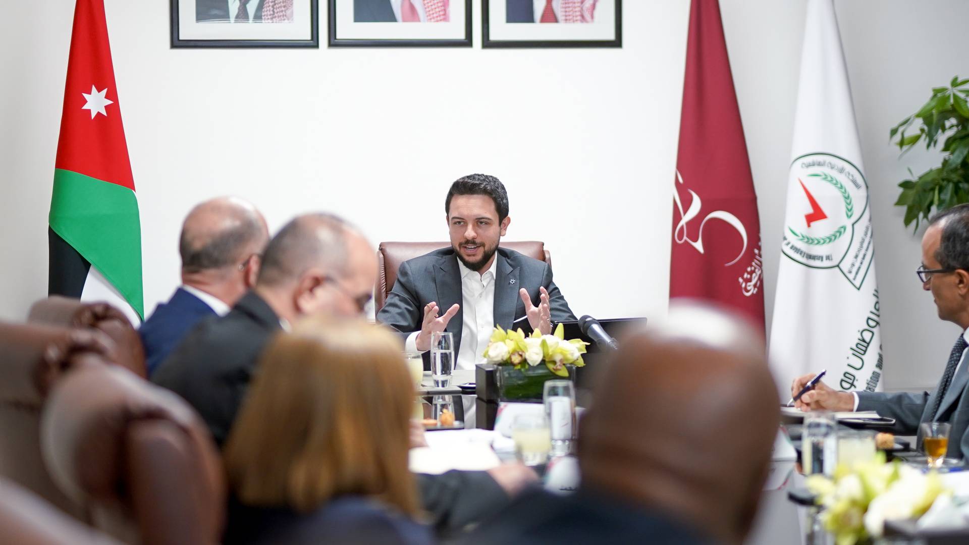 ولي العهد خلال زيارته لهيئة اعتماد مؤسسات التعليم العالي