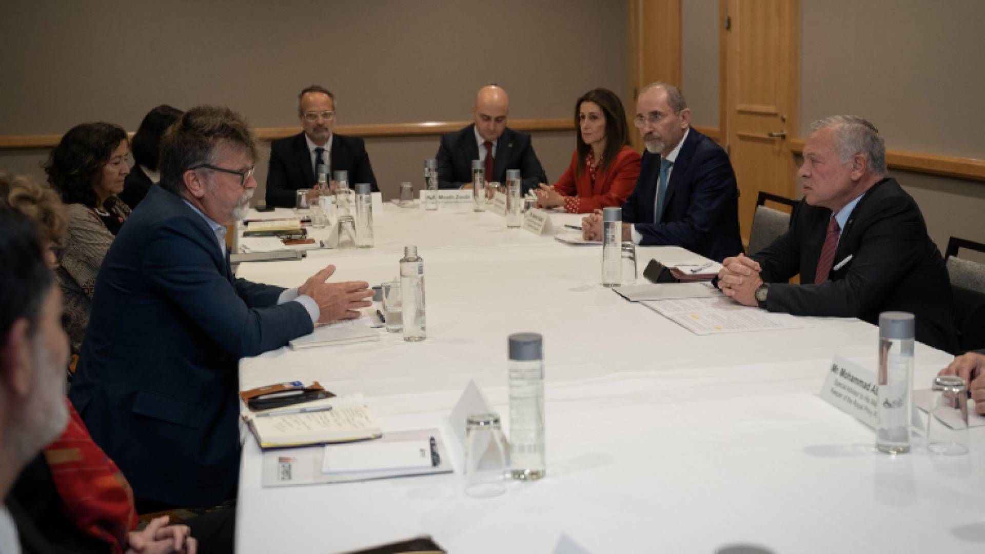 جلالة الملك عبدالله الثاني خلال رقائه رؤساء وممثلي منظمات معنية بالاستجابة الإنسانية في غزة