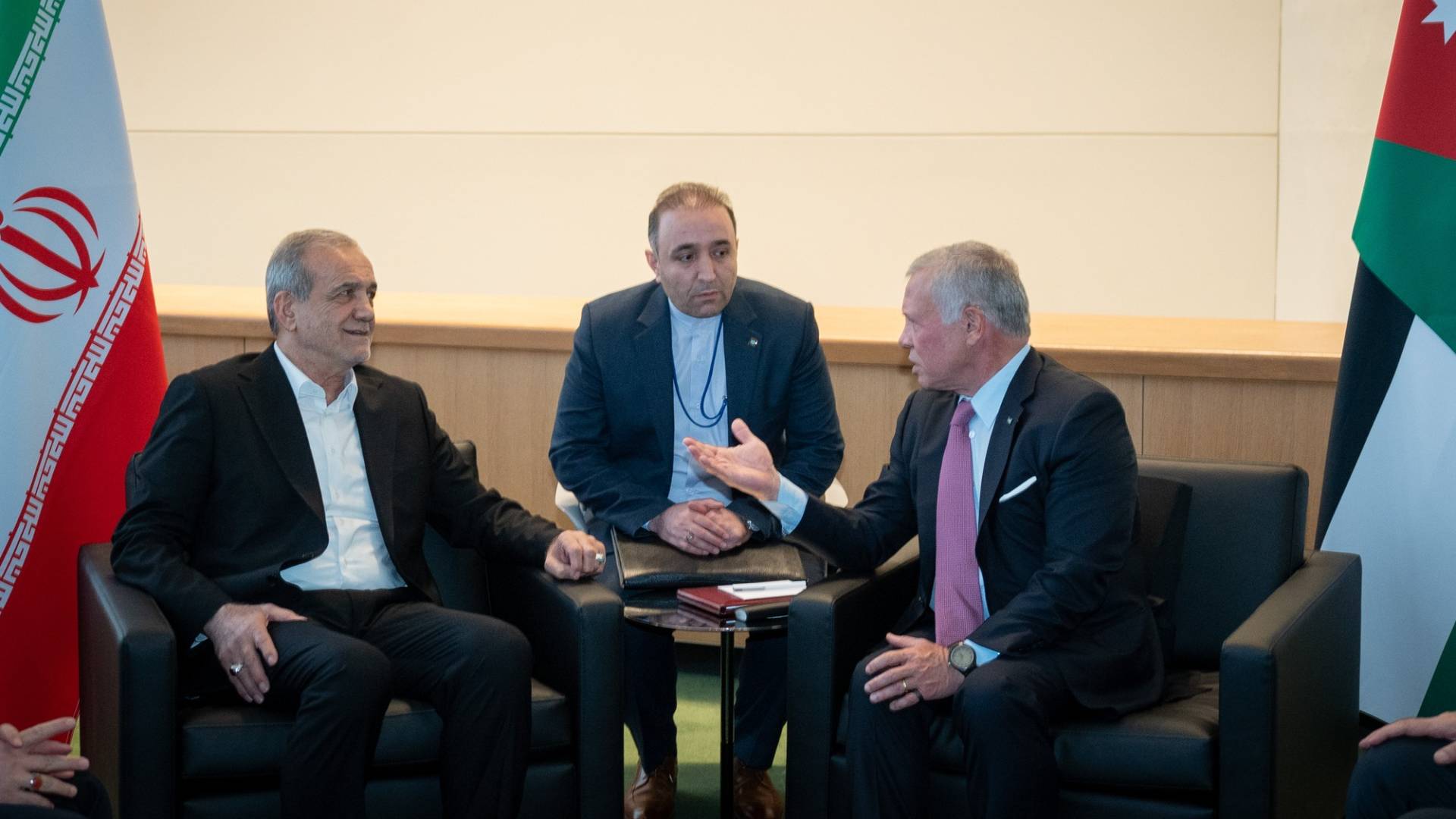 لقاء الملك عبدالله الثاني مع الرئيس الإيراني مسعود بزشكيان