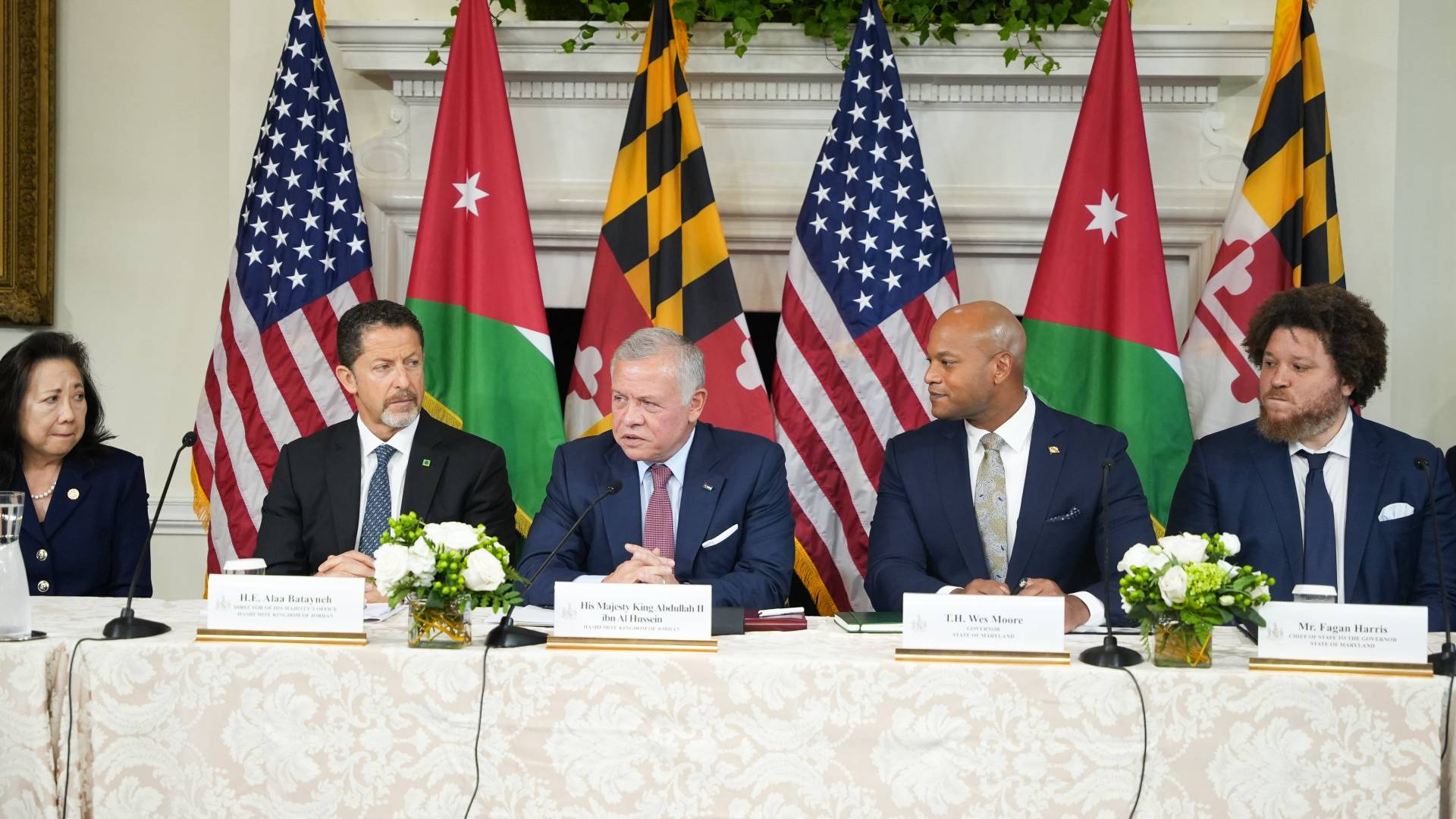 الملك يجتمع برؤساء شركات وممثلي جامعات أمريكية