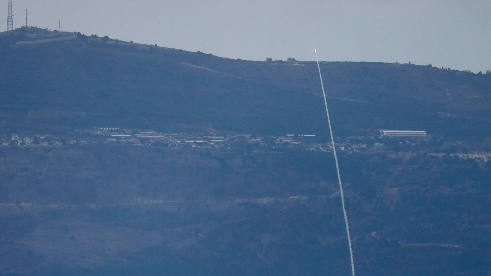 إطلاق صاروخ من لبنان