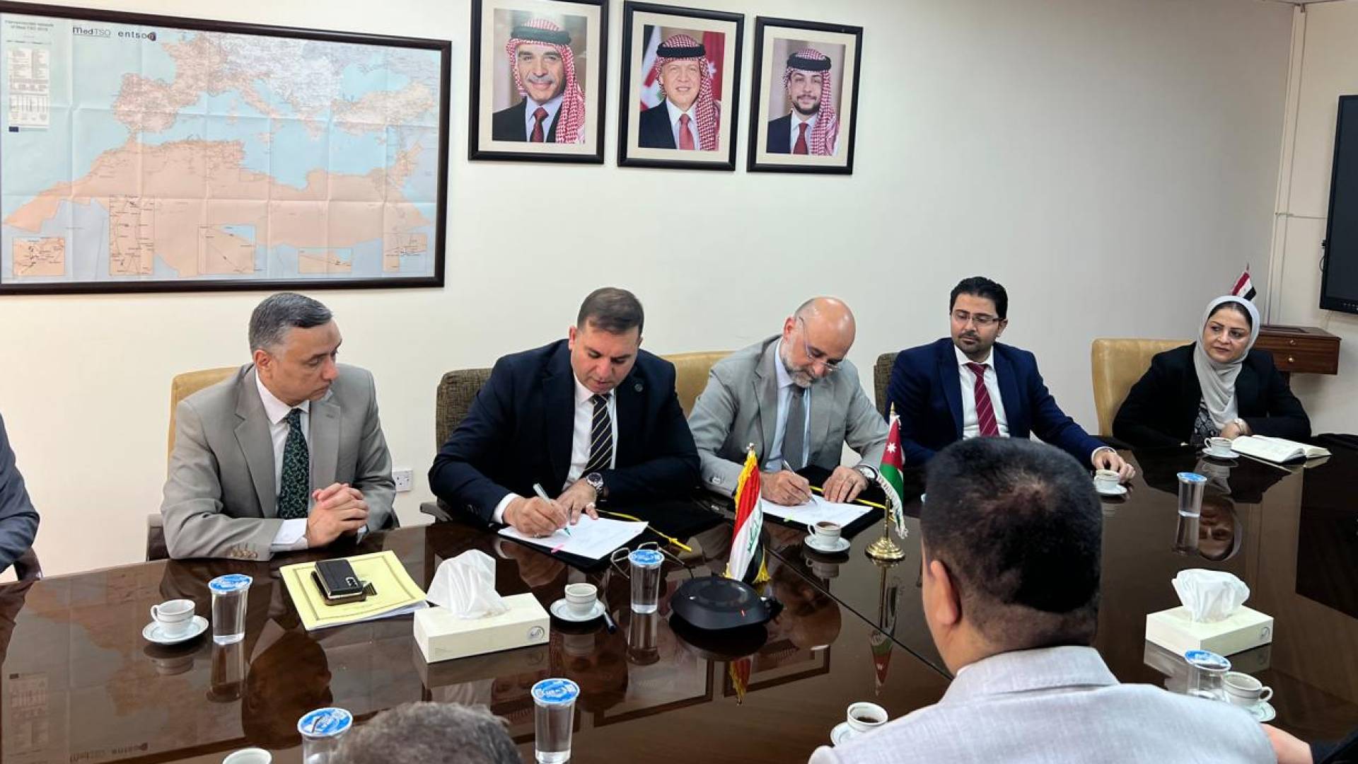 توقيع الاتفاقية بين شركة الكهرباء الوطنية والشركة العامة لنقل الطاقة الكهربائية العراقية