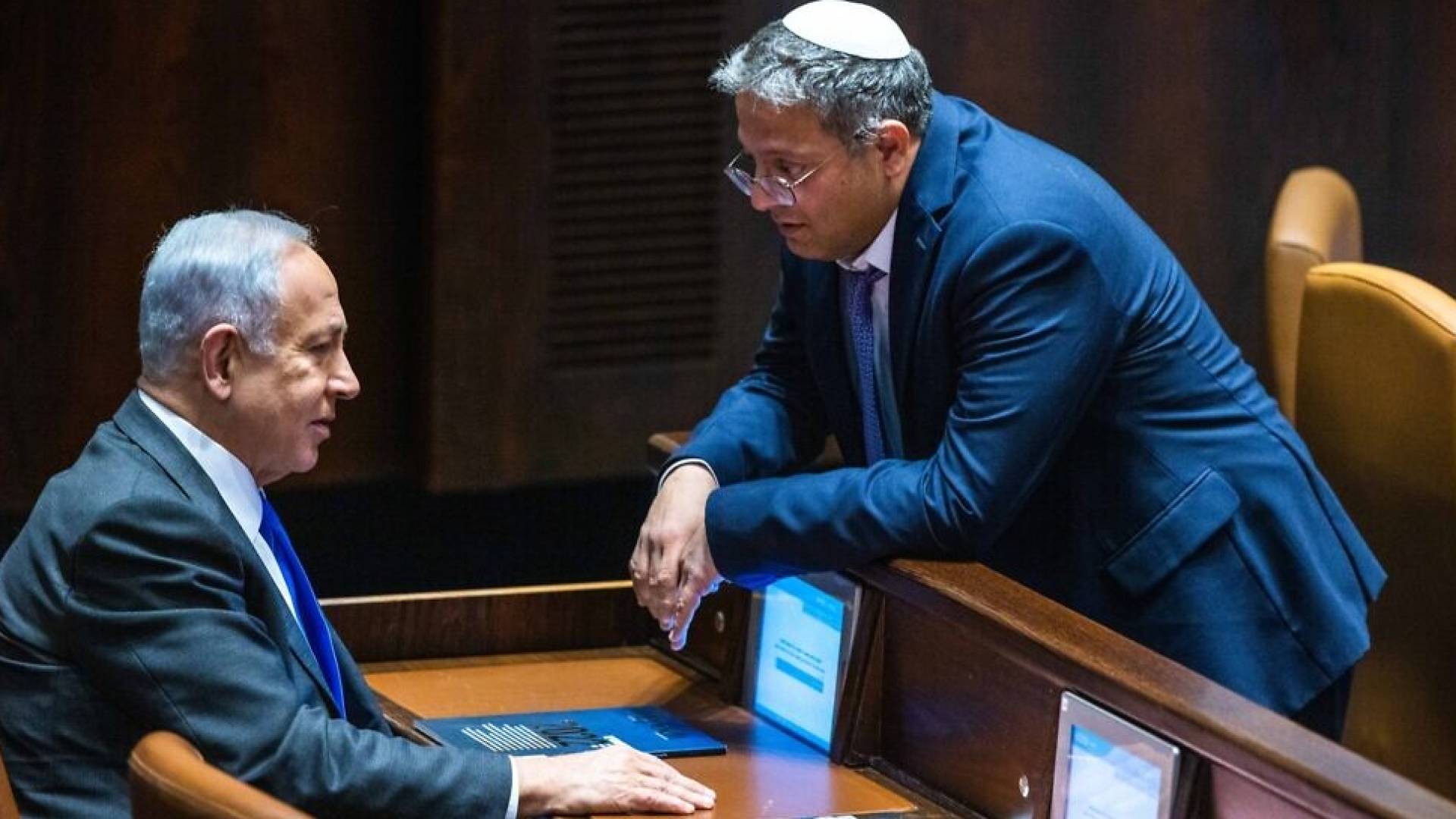 وزير الأمن القومي في حكومة الاحتلال إيتمار بن غفير ورئيس حكومته نتنياهو