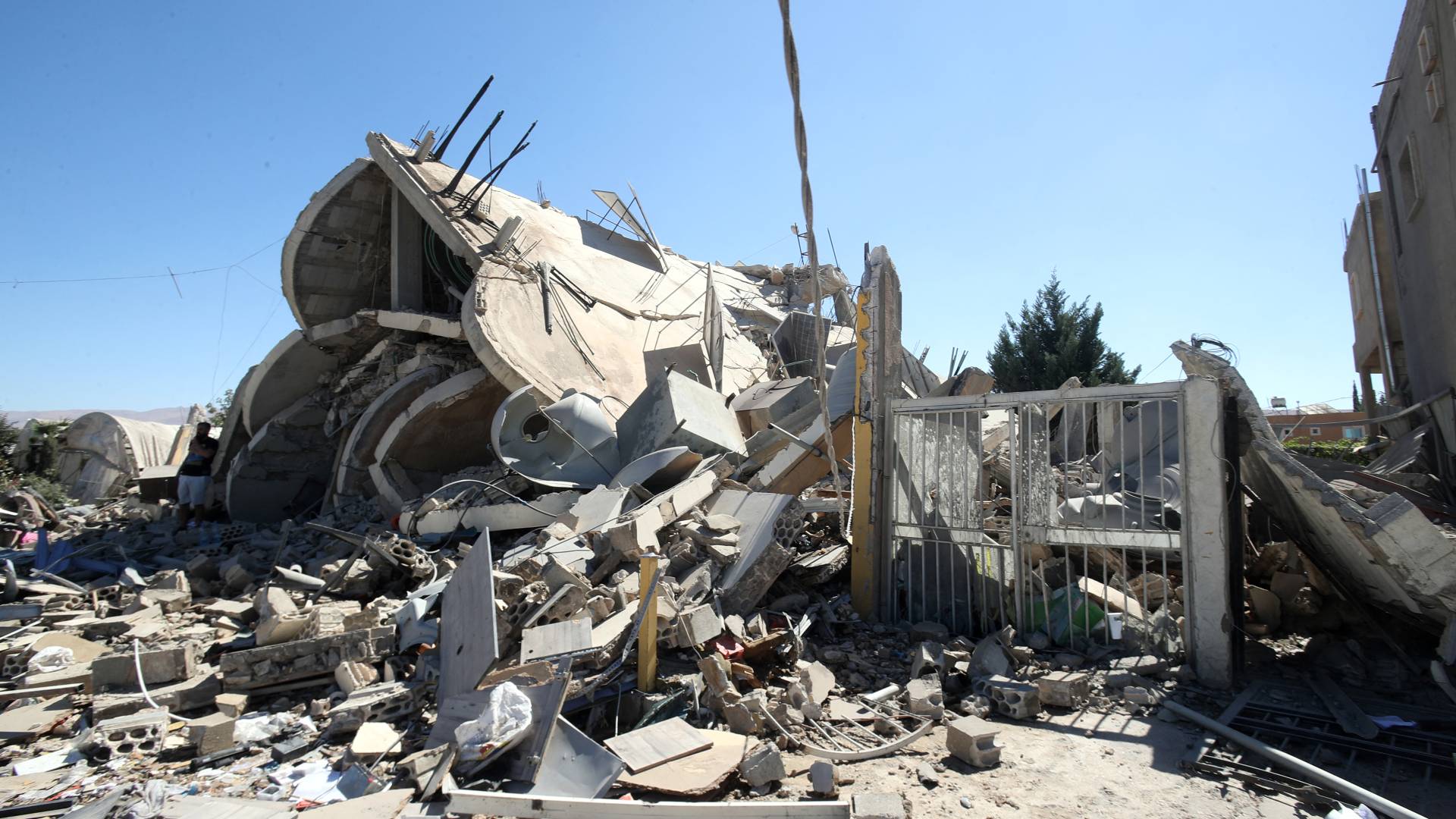 استشهداف مباني في لبنان