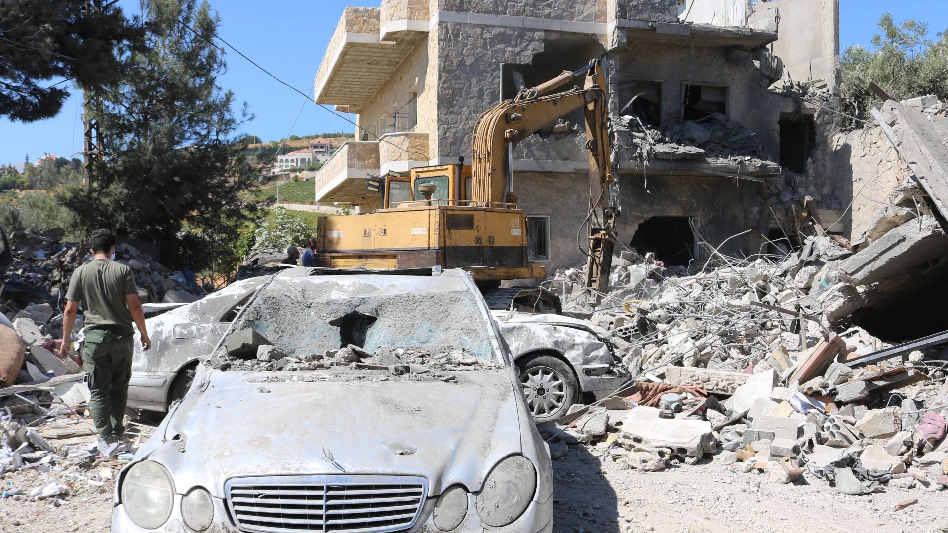 من الدمار الذي خلفه غارات الاحتلال في وادي البقاع اللبناني