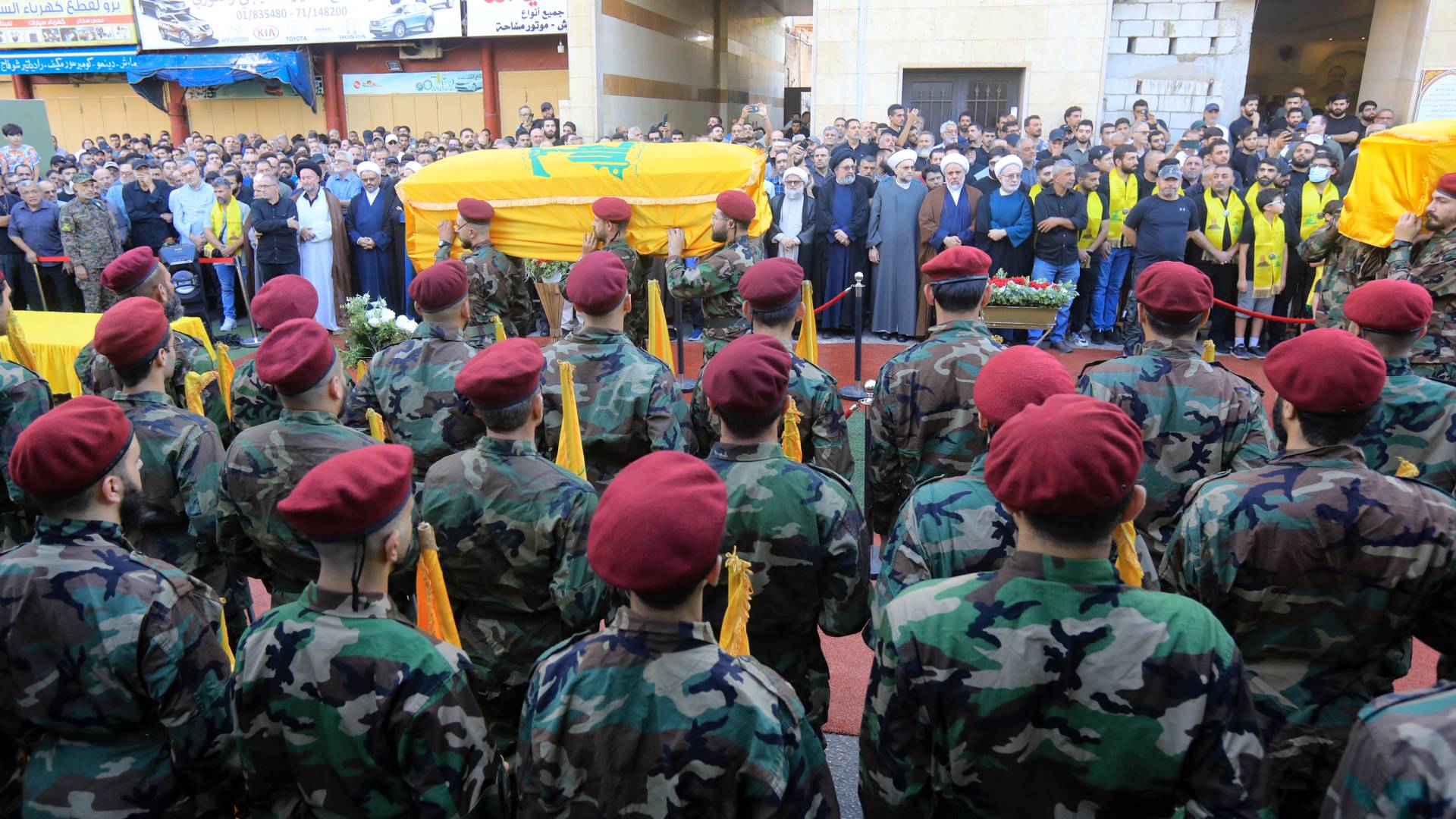 تشييع جثمان أحد قادة حزب الله