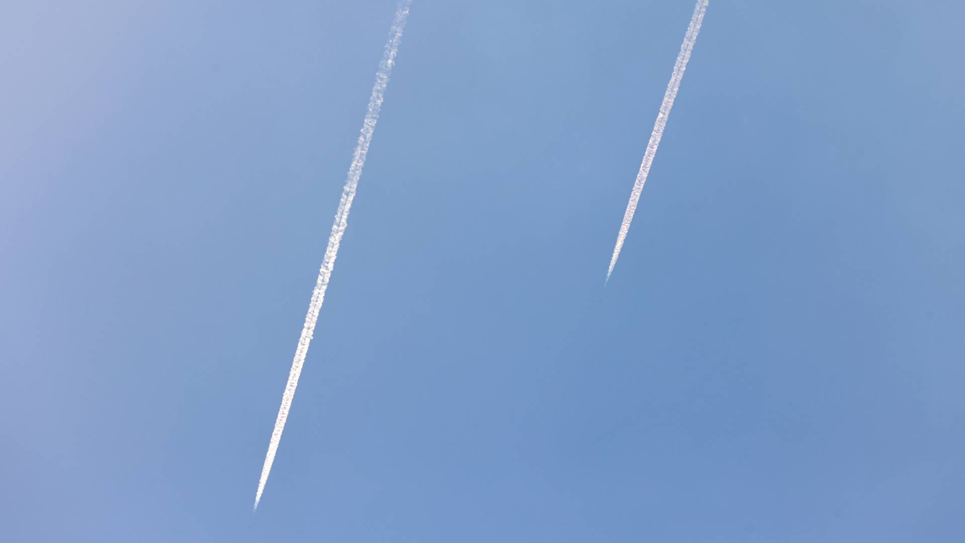 إطلاق صواريخ