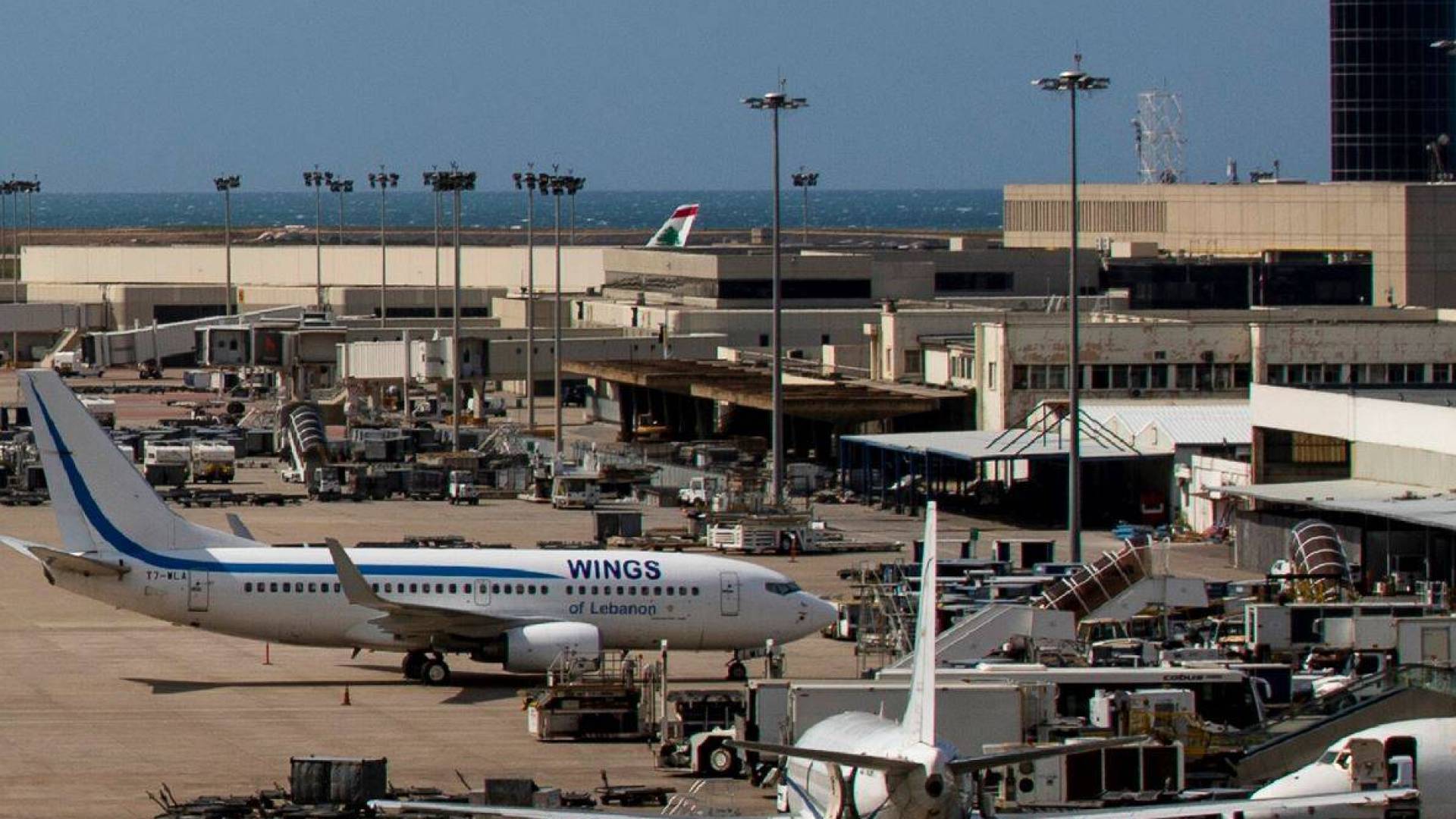 جيش الاحتلال يمنع طائرة إيرانية من الهبوط في مطار بيروت