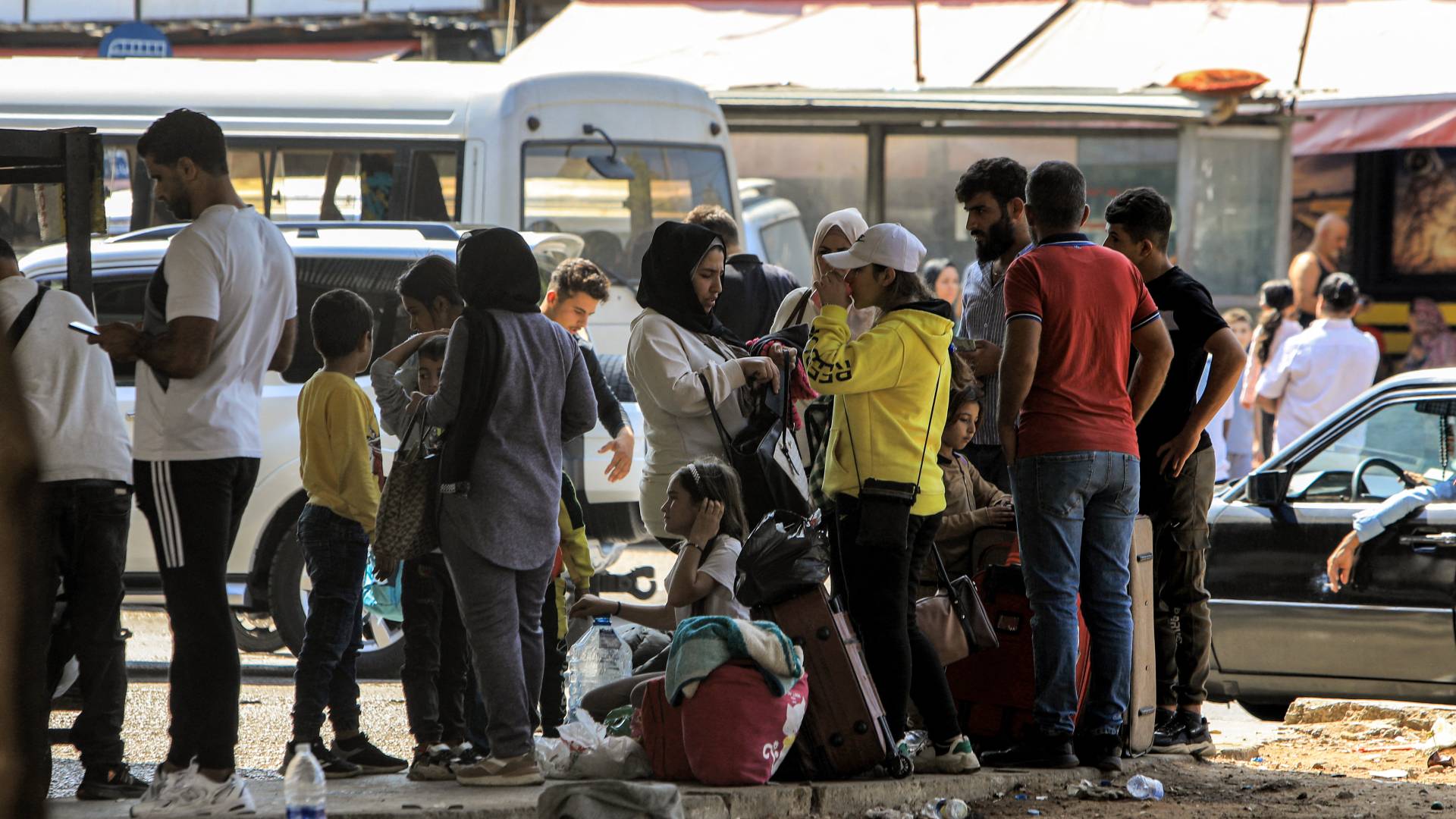 نزوح عائلات من مناطق لبنانية جراء عدوان الاحتلال