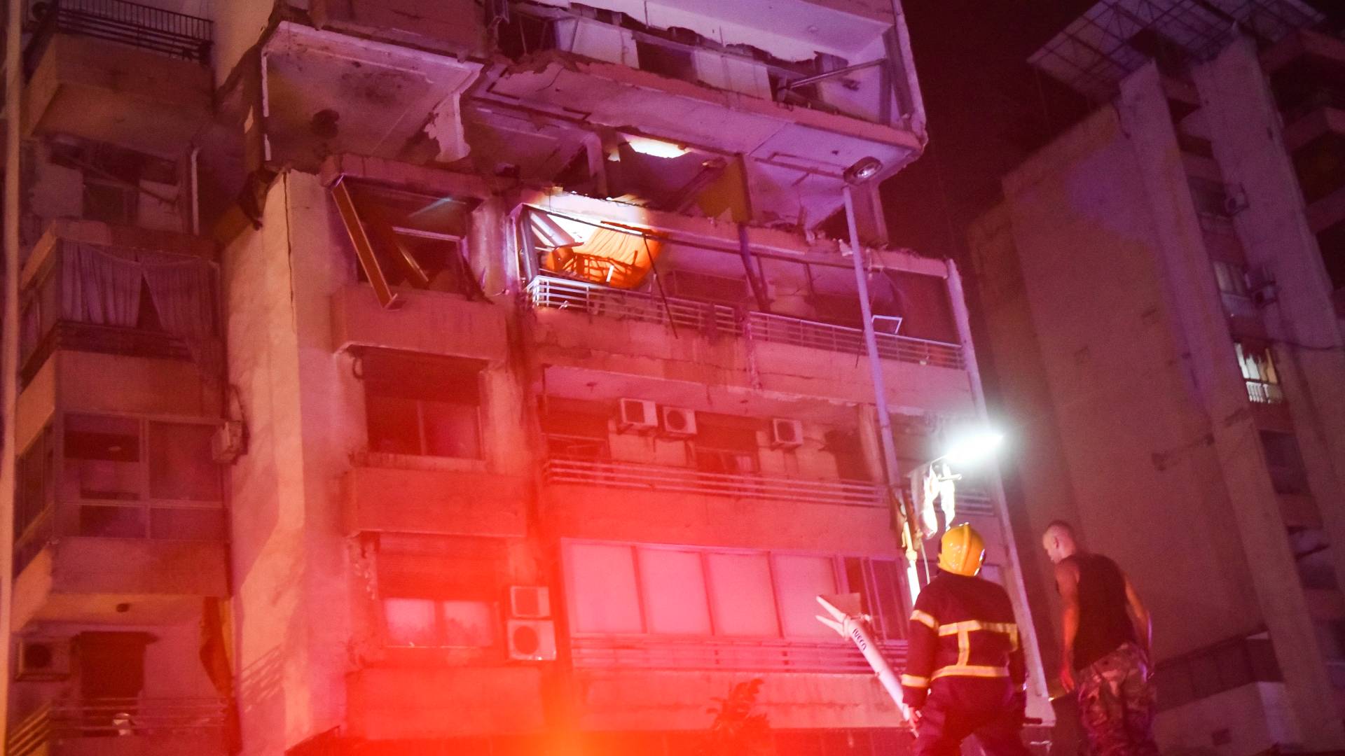 غارة للاحتلال تستهدف بناية في منطقة الكولا في بيروت