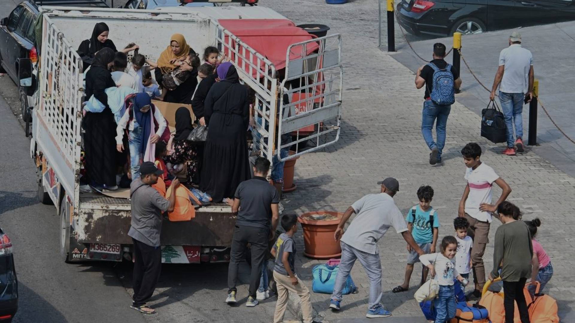 لبنانيون نزحوا من هجمات الاحتلال على جنوب لبنان