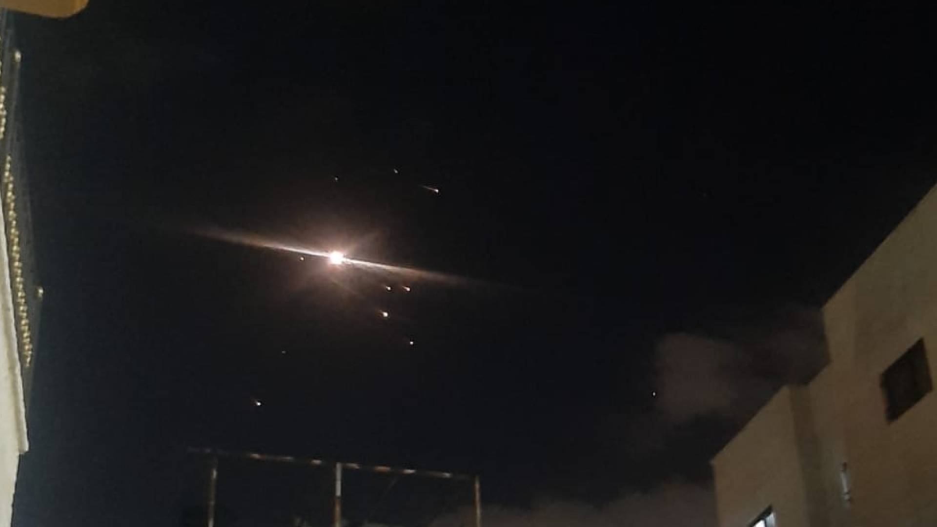 صواريخ في السماء