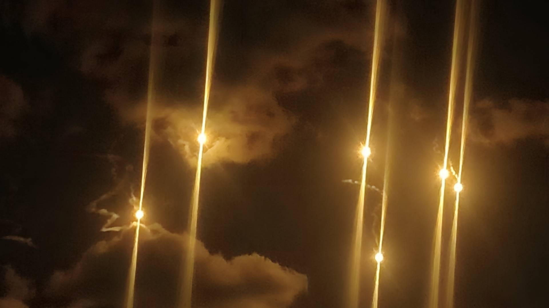 إطلاق قنابل إنارة في محيط محور نتساريم