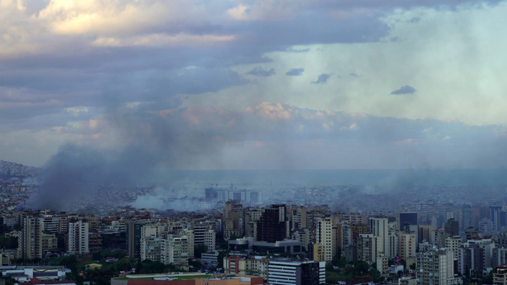 تصاعد الدخان في موقع لغارات الاحتلال استهدفت ضاحية بيروت الجنوبية