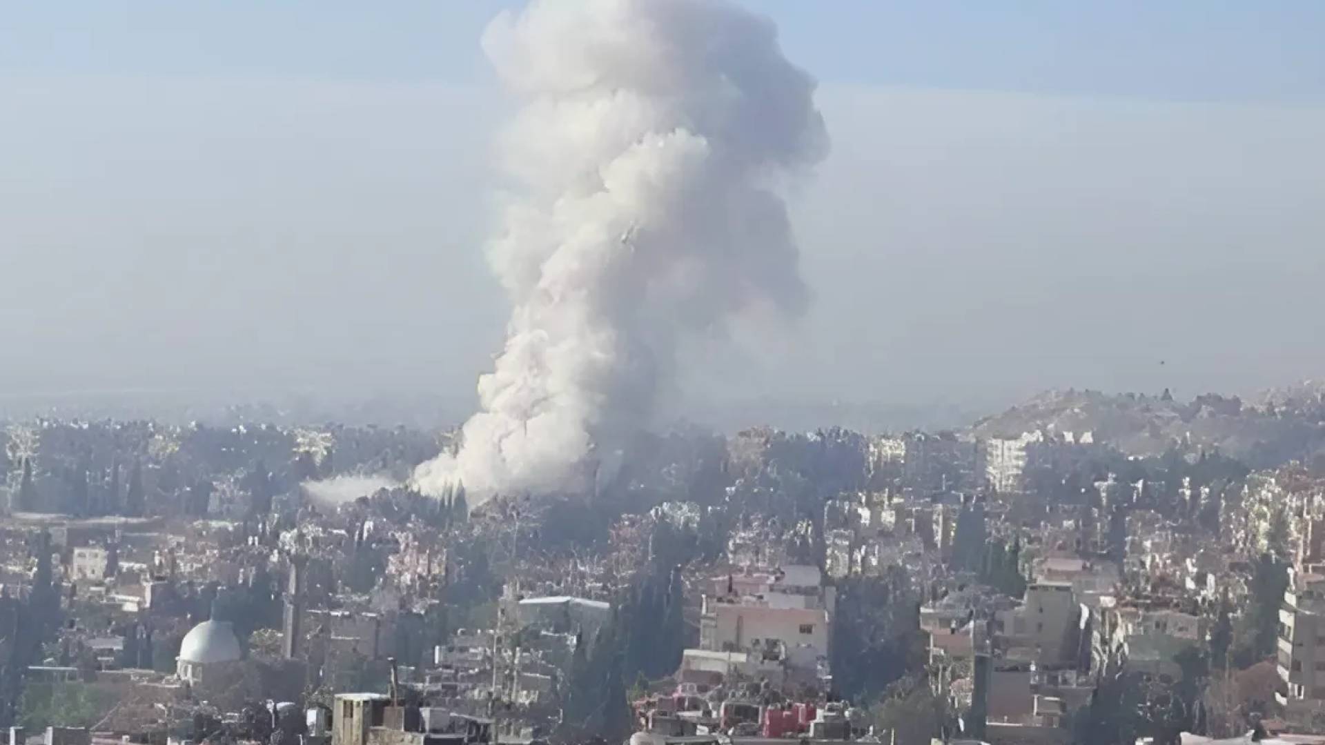 مراسل رؤيا في سوريا: شهداء وجرحى في قصف استهدف 3 مبان في المزة