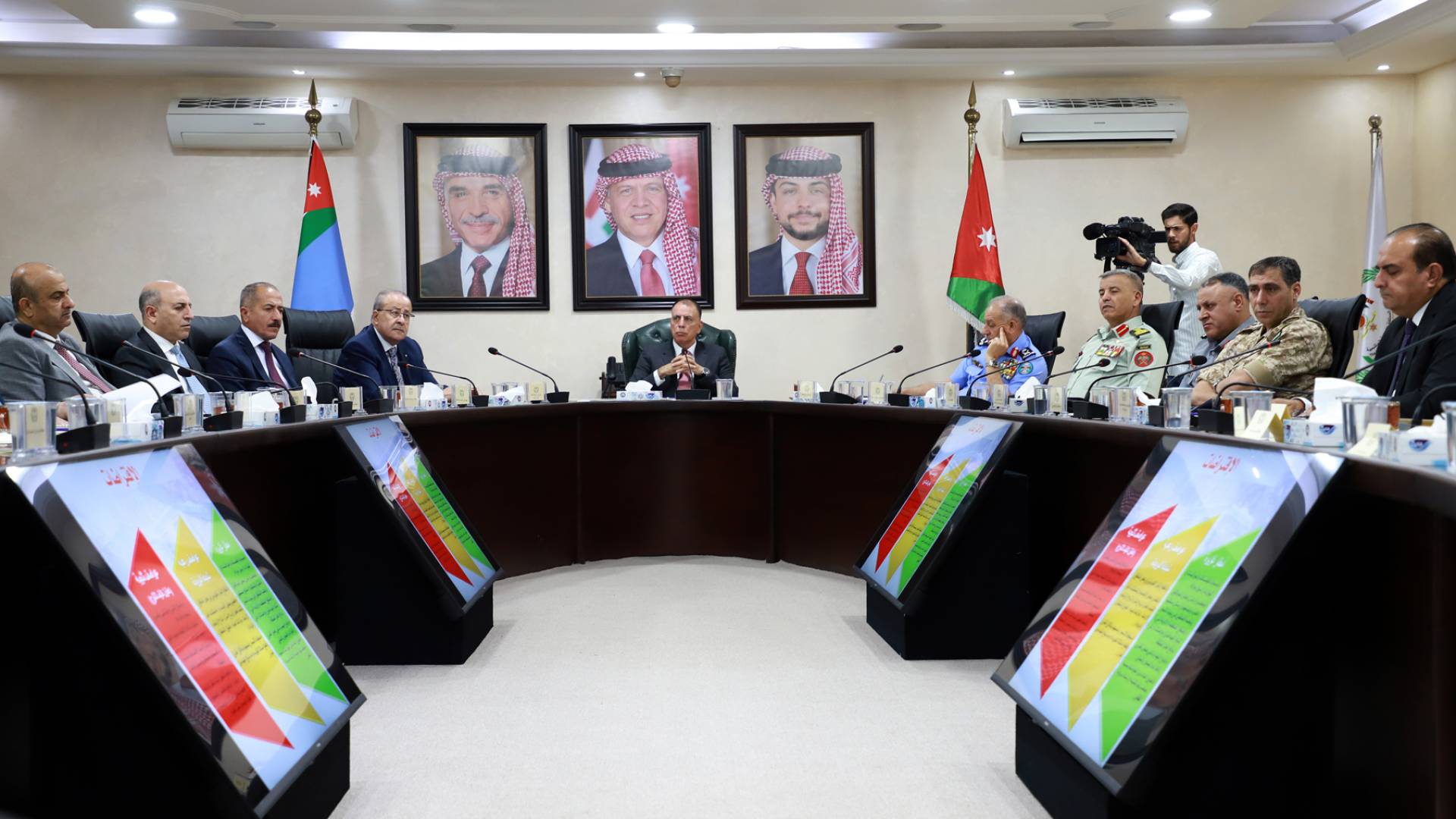 وزير الداخلية يرأس اجتماع المجلس الأعلى للدفاع المدني