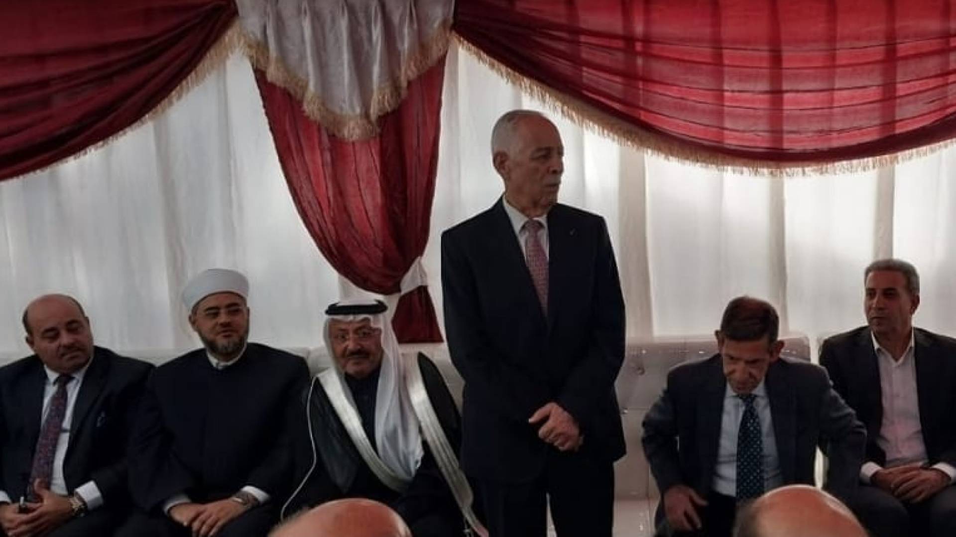 مندوبا عن الملك وولي العهد.. العيسوي يعزي عشيرة الدلابيح