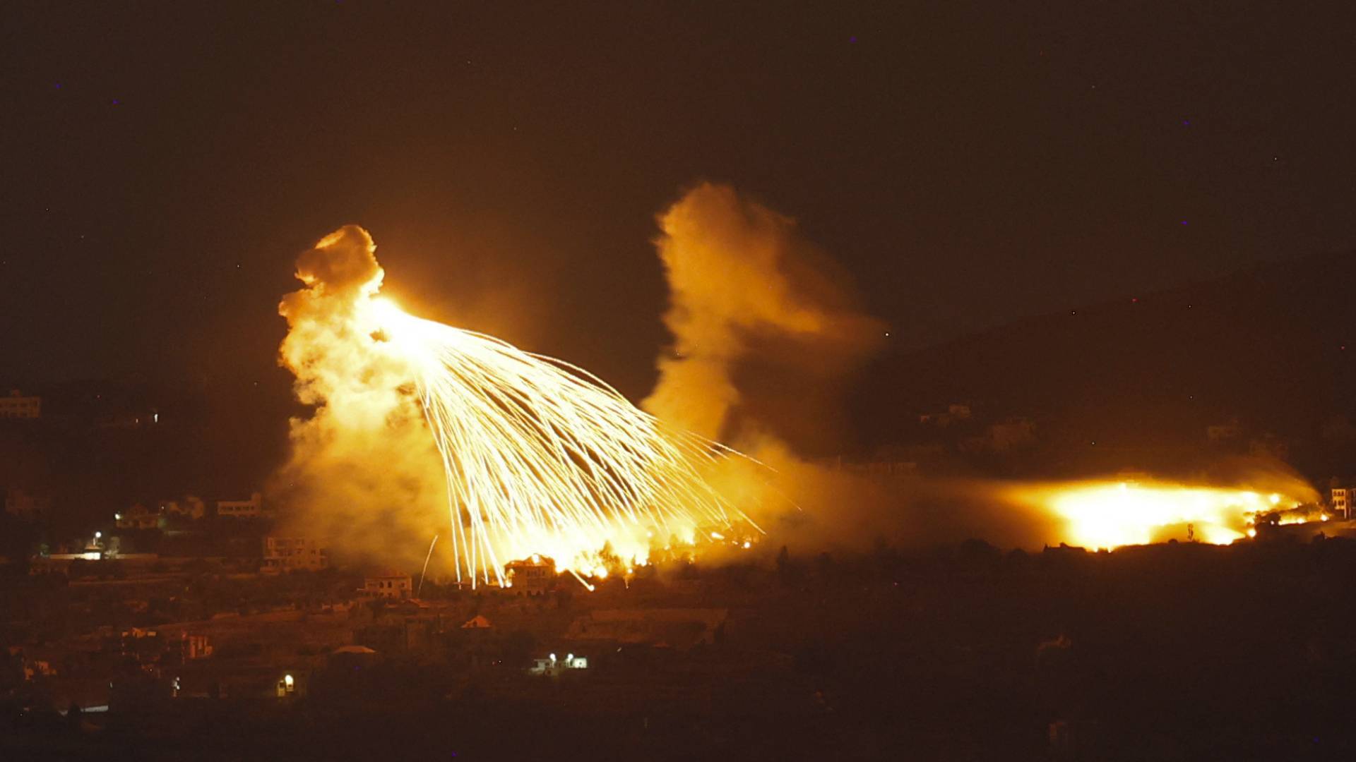 غارات عنيفة على لبنان