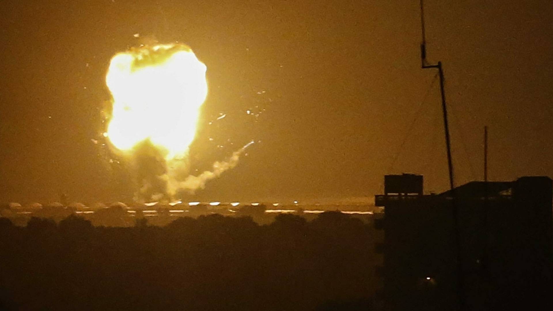 انفجارات كبيرة