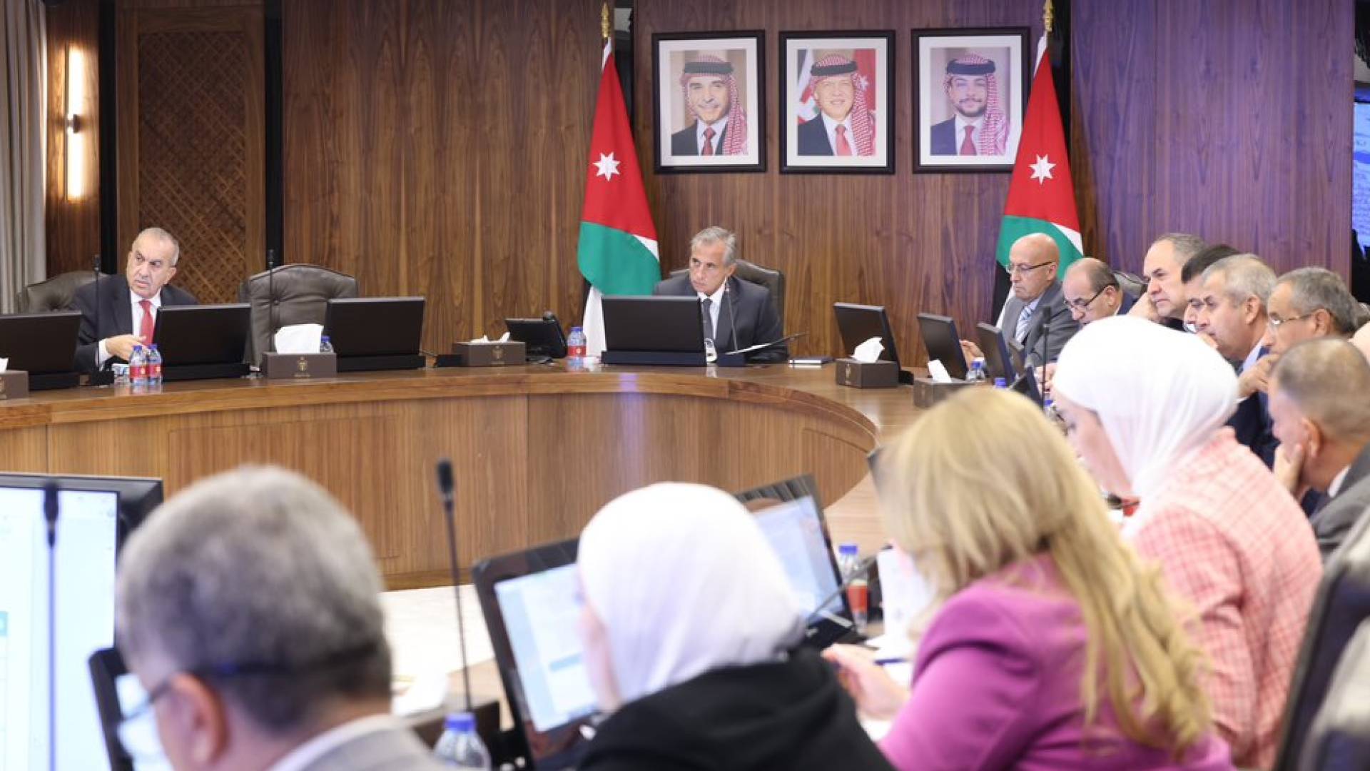 جلسة مجلس الوزراء برئاسة رئيس الوزراء جعفر حسان