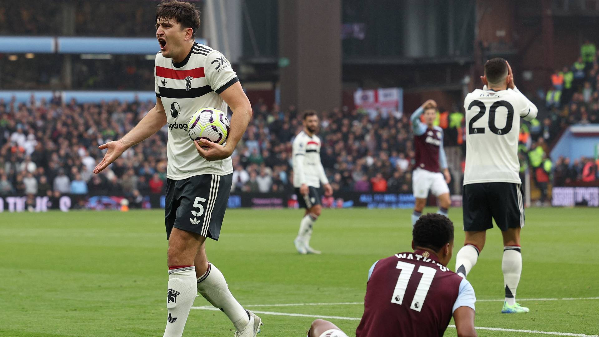 من مباراة مانشستر يونايتد واستون فيلا ضمن الجولة السابعة من الدوري الانجليزي