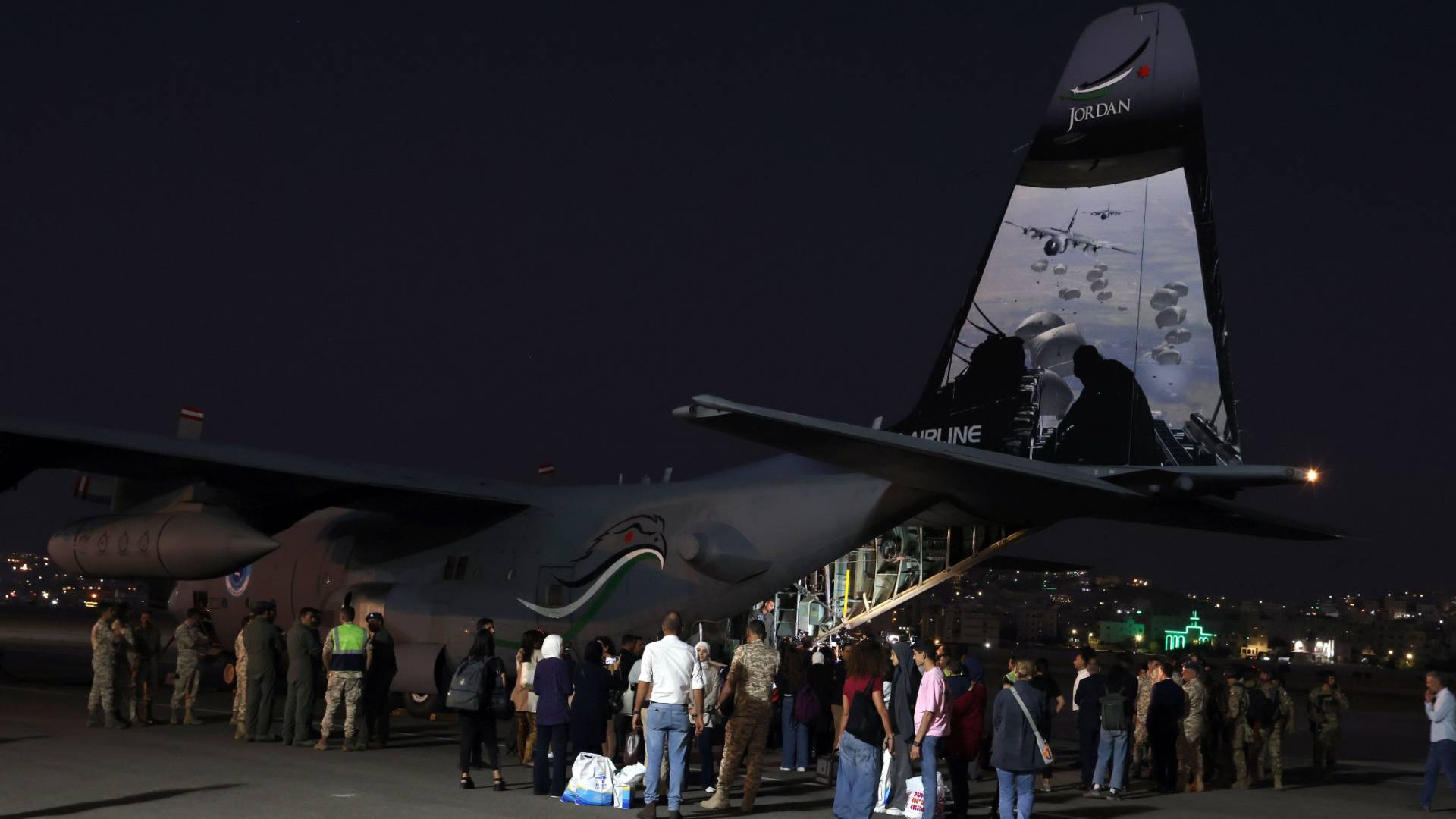 طائرة إخلاء عسكرية أردنية