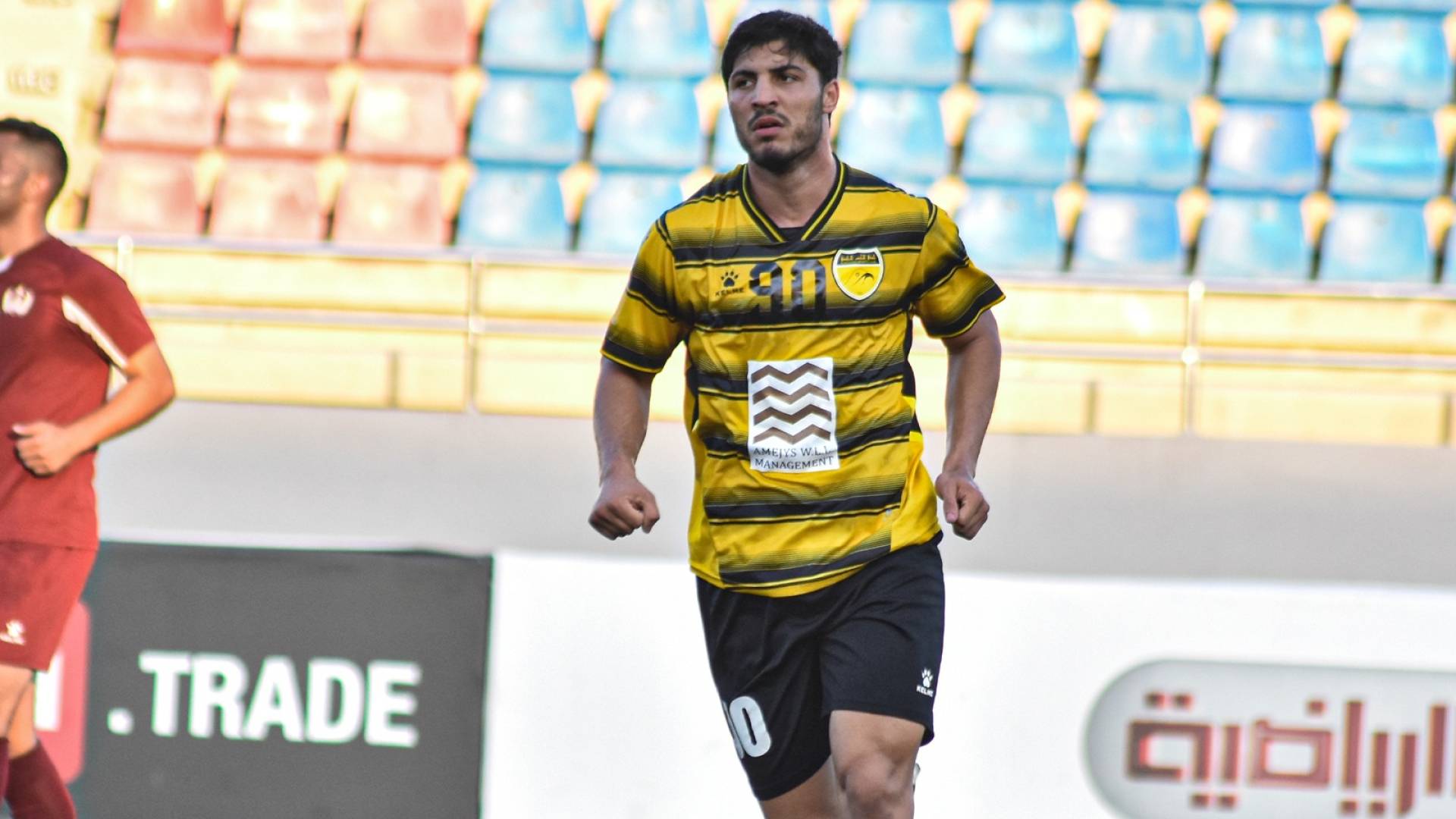 اللاعب رزق بني هاني يحتفل بهدف