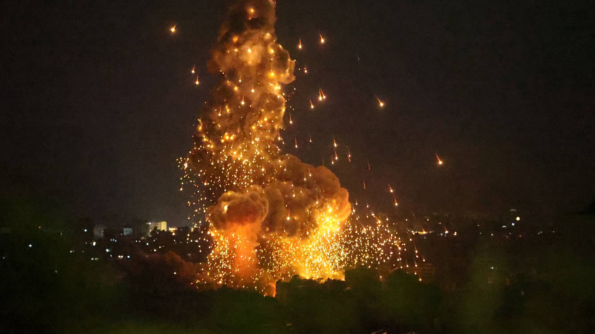 صورة توثق غارة الاحتلال على بيروت