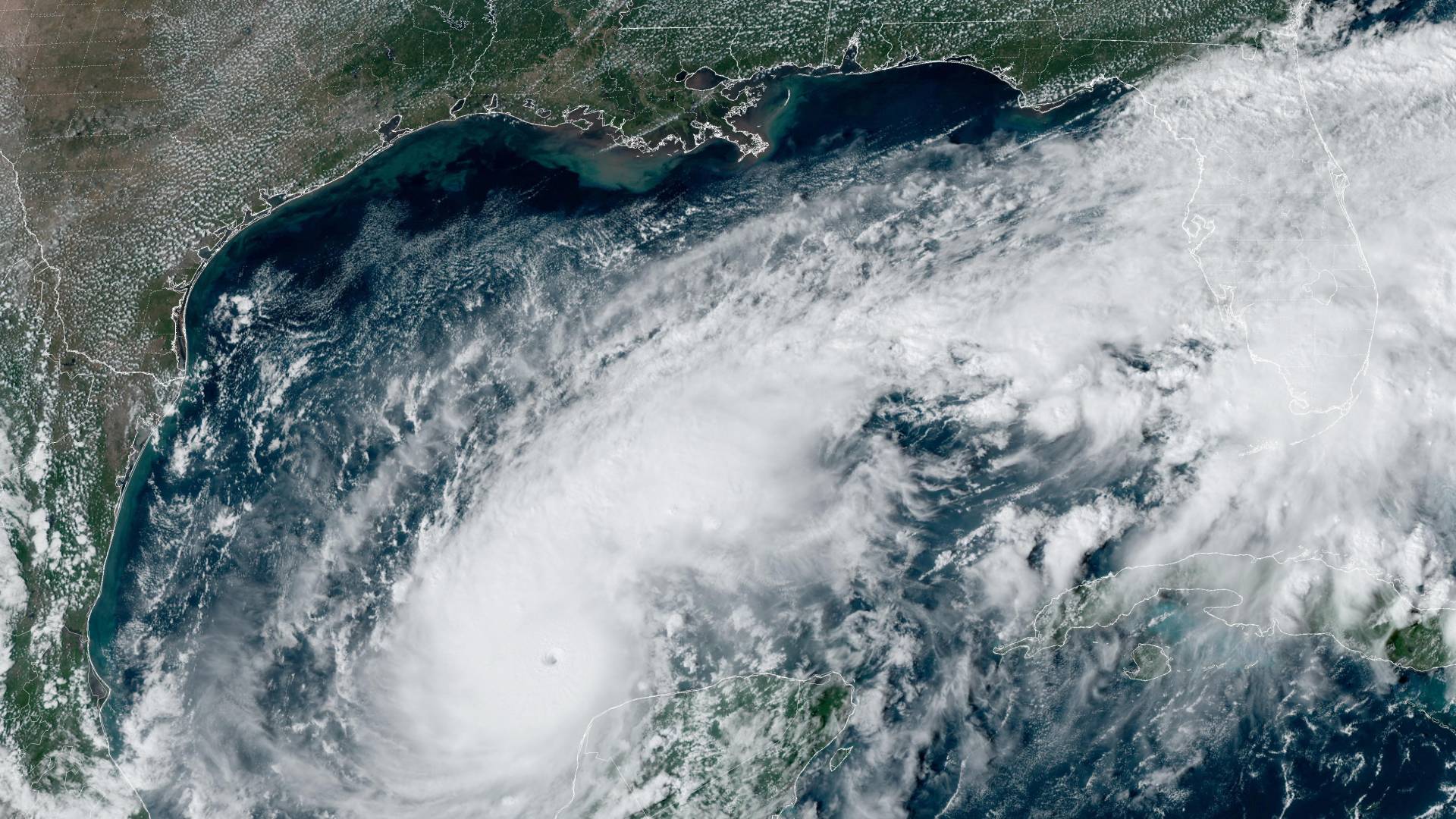 ولاية فلوريدا الأمريكية تستعد لوصول إعصار خطير