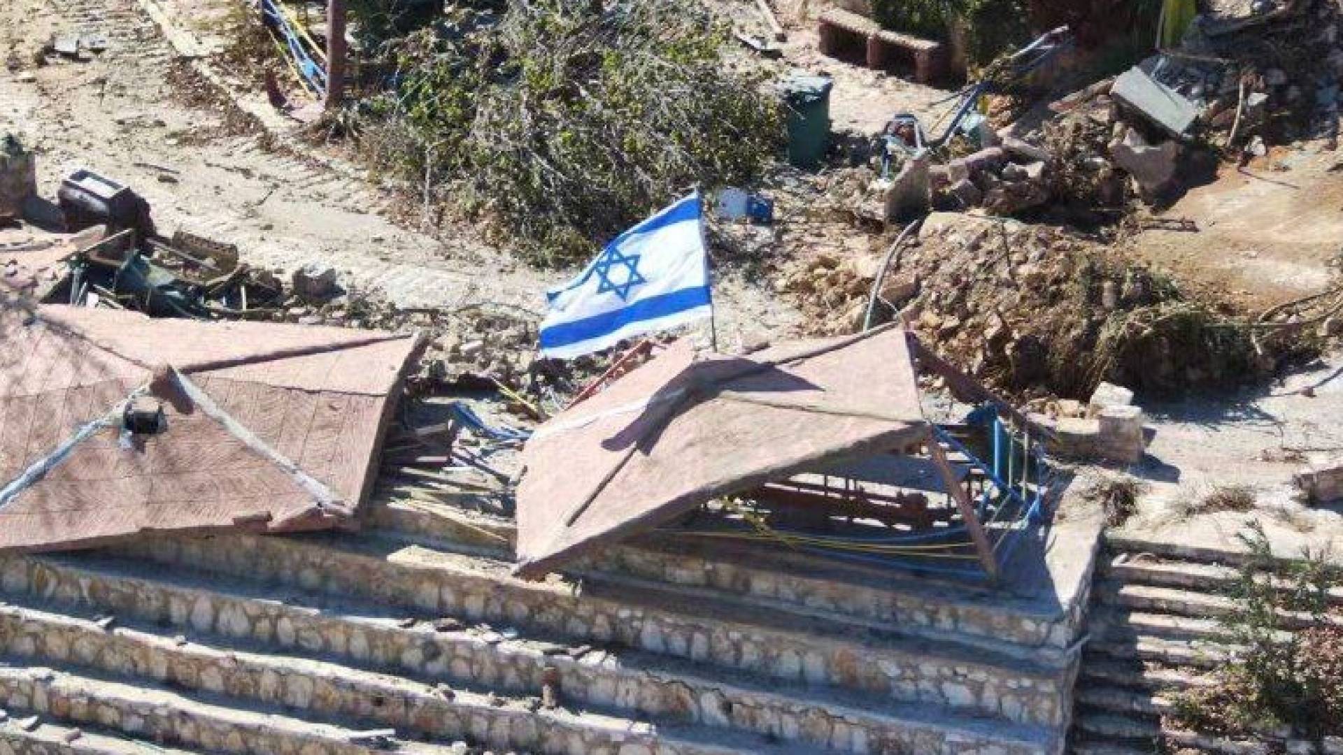 علم كيان الاحتلال في مارون الراس