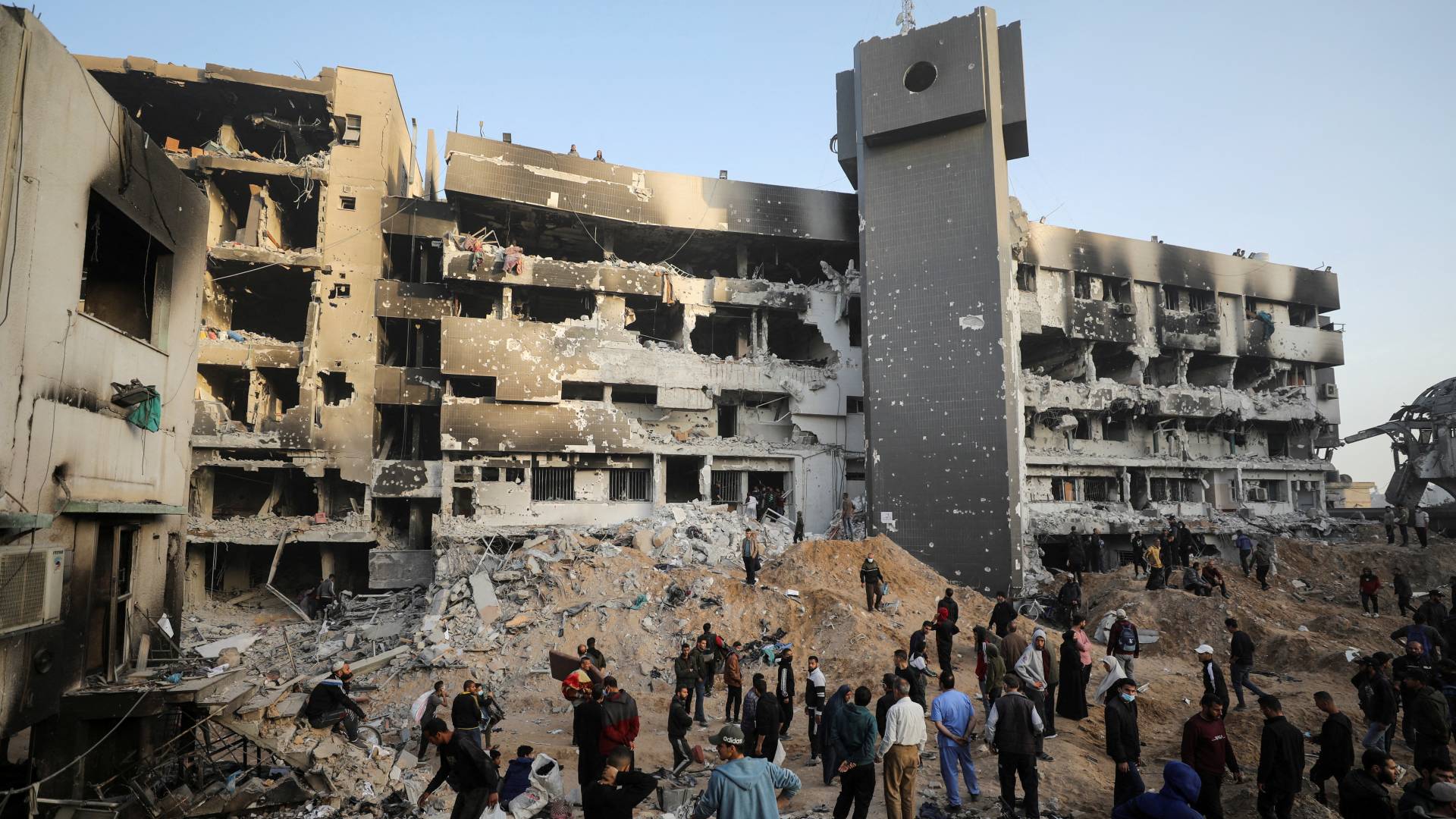 مستشفى الشفاء في غزة بعد أن دمره جيش الاحتلال - أرشيفية