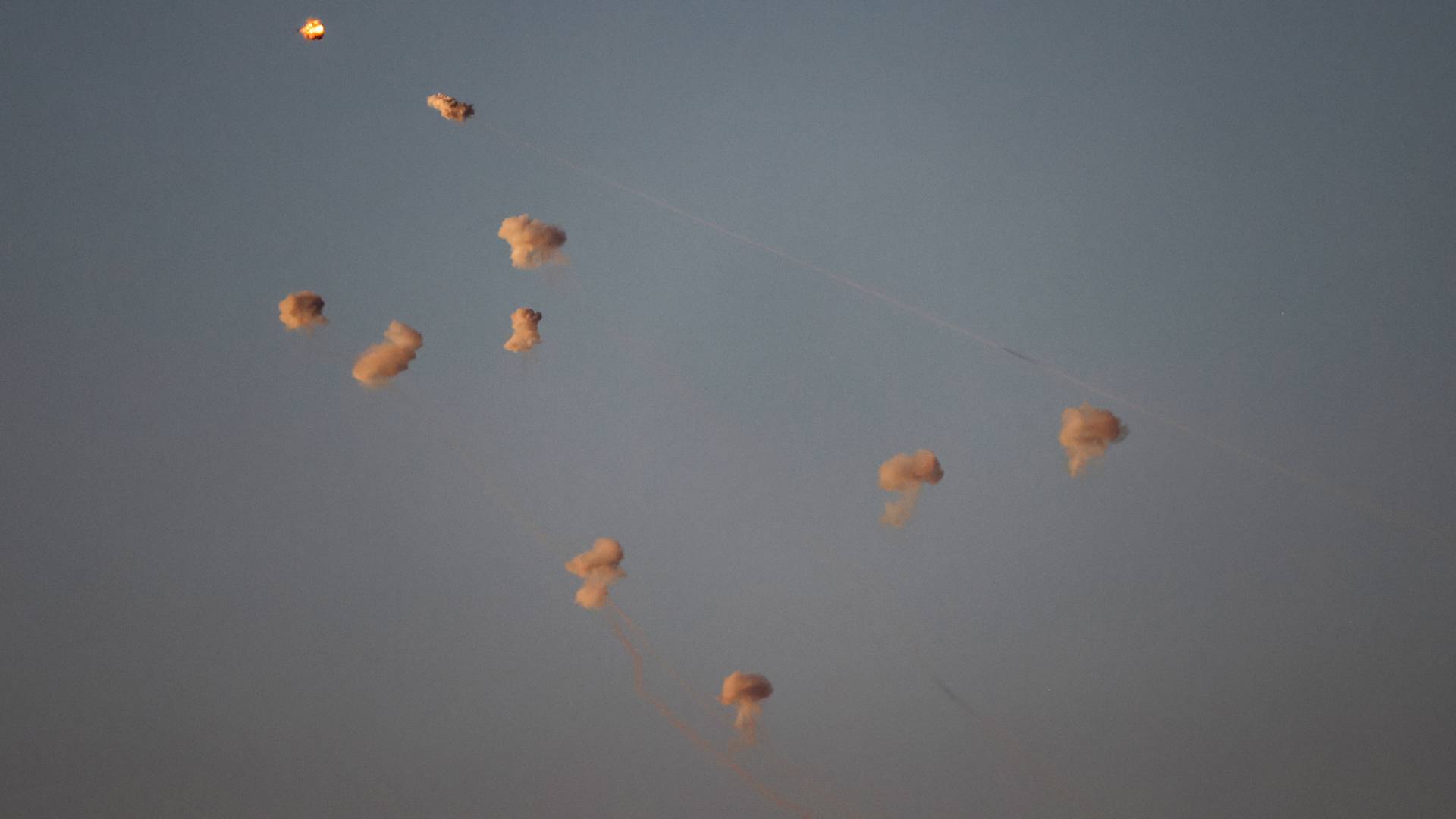 رشقة صاروخية تستهدف كيان الاحتلال