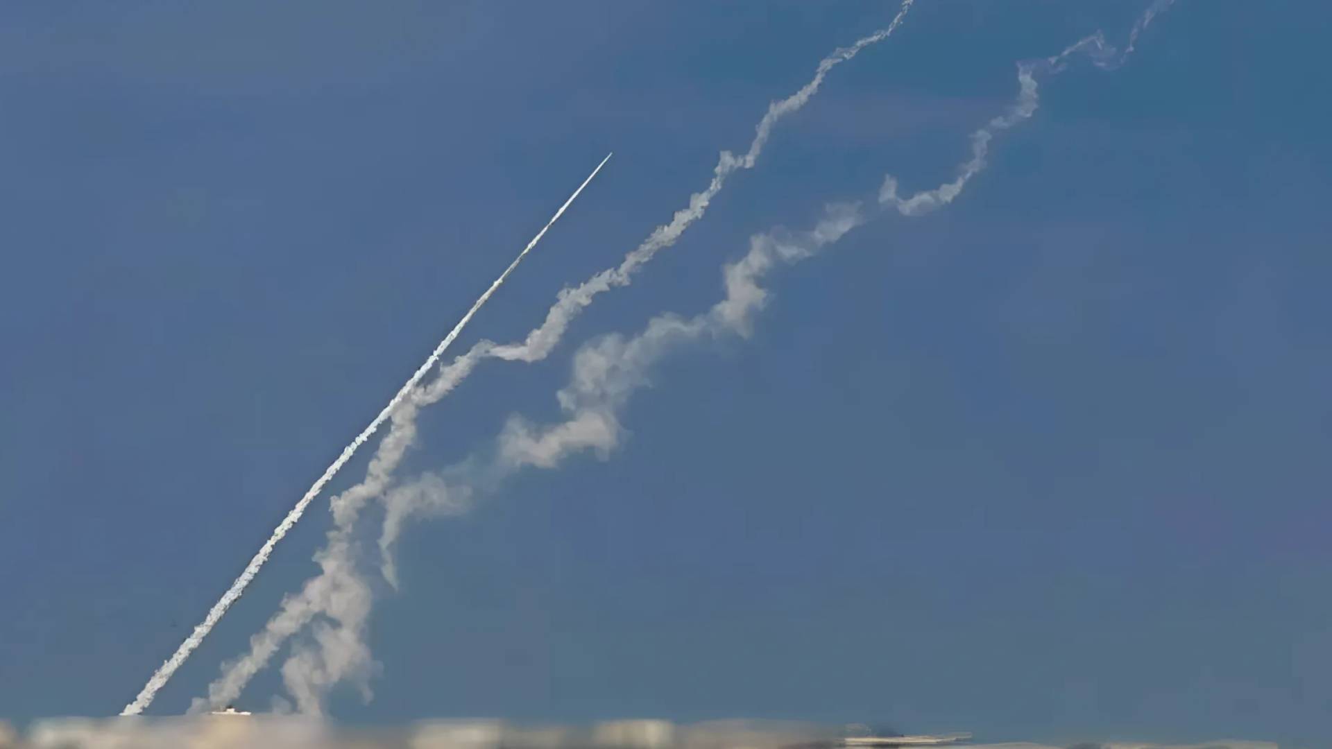 صواريخ في سماء الأرضي المحتلة