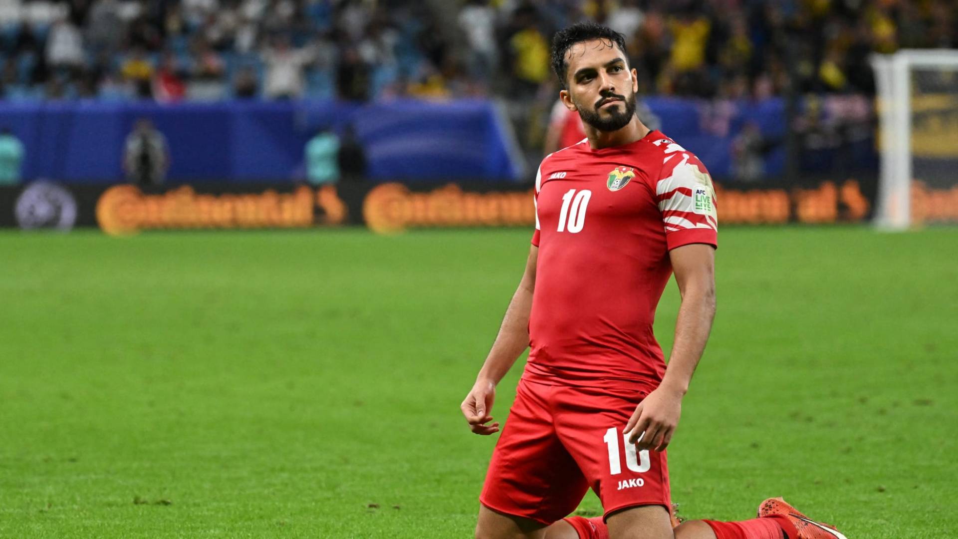 نجم وهداف النشامى موسى التعمري