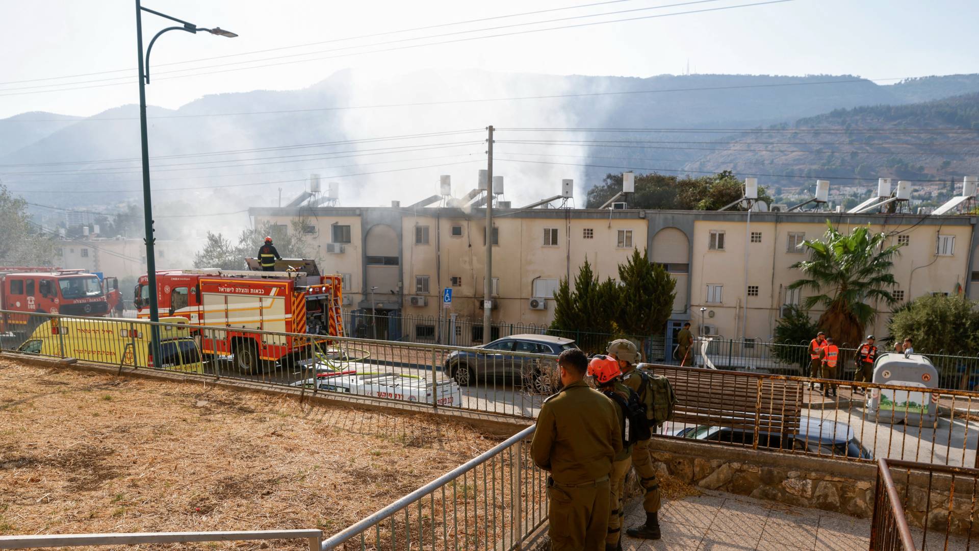 إطلاق أكثر من 100 صاروخ في رشقة واحدة باتجاه الأراضي المحتلة