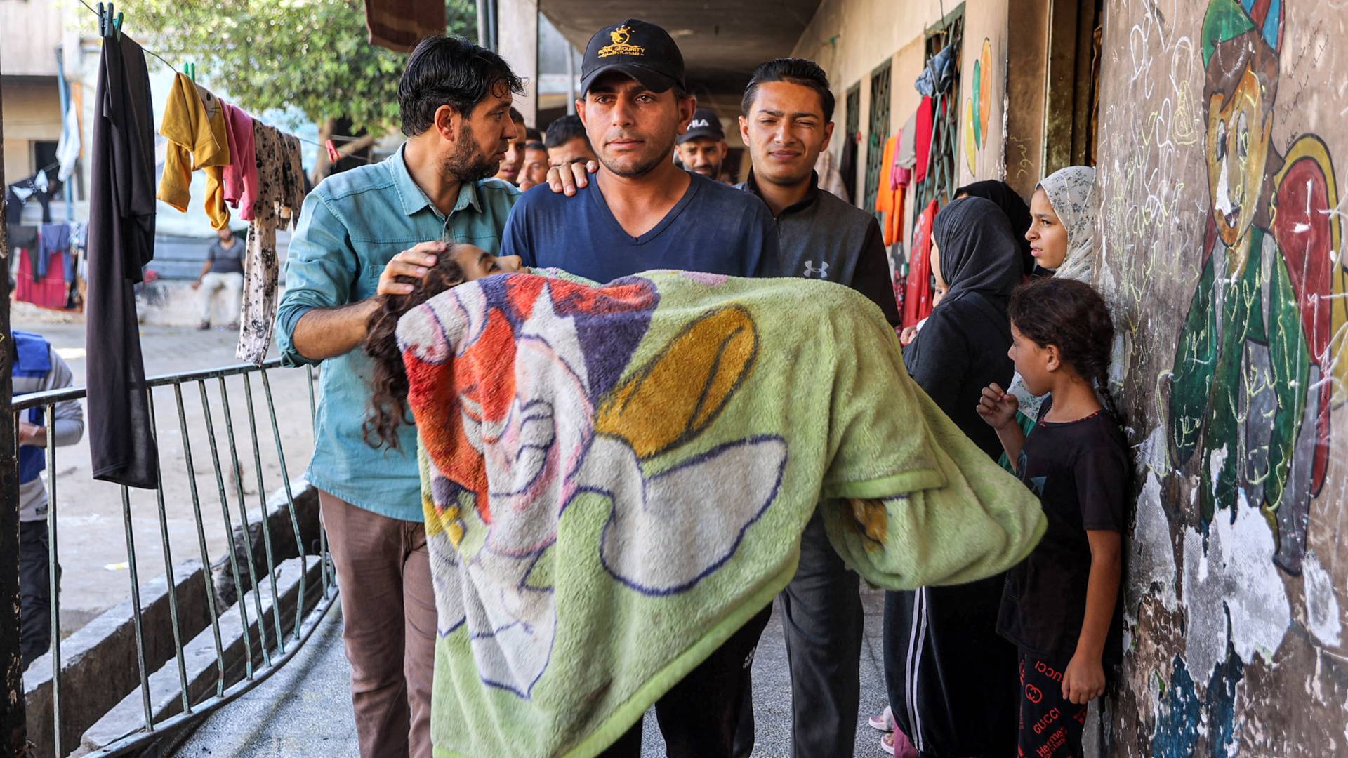 الدفاع المدني بغزة: انتشال 20 شهيدا وجرحى في مخيم جباليا