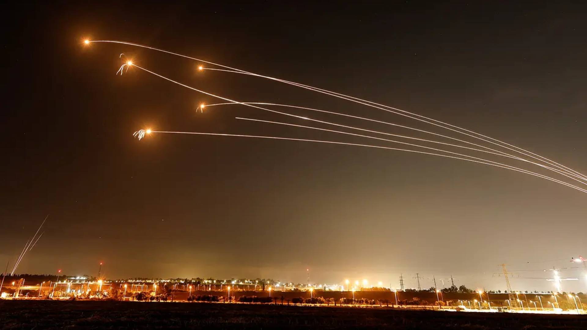 صواريخ أطلقت على الاحتلال - أرشيفية