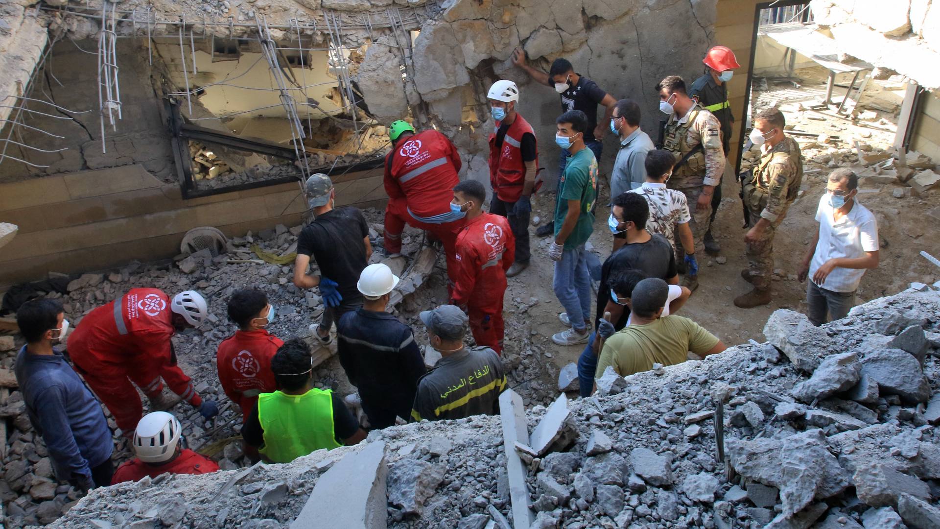 لبنان.. شهداء ومفقودون في غارة للاحتلال استهدفت مركز دردغيا