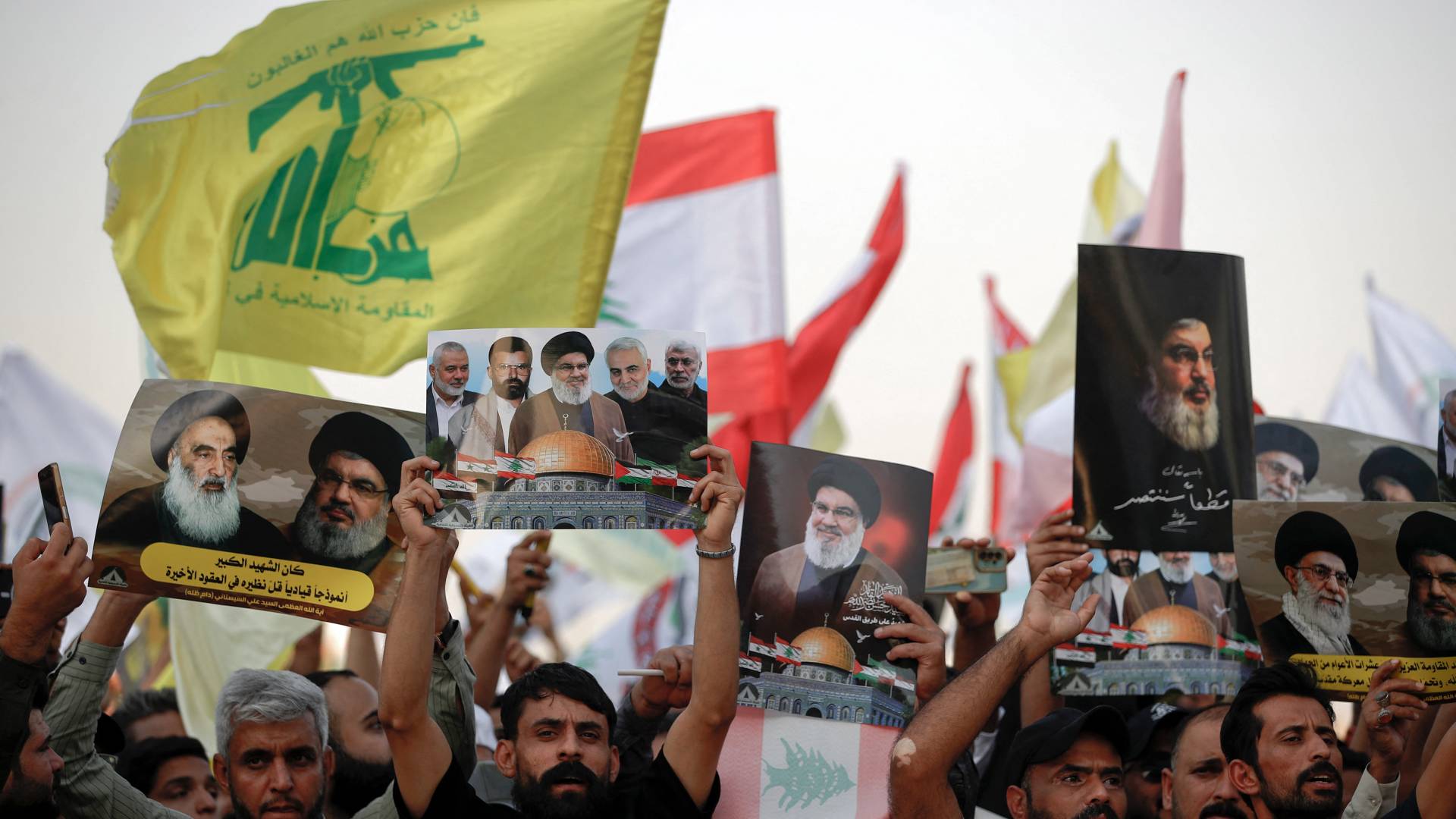 رفع صور الأمين العام لحزب الله الراحل حسن نصرالله