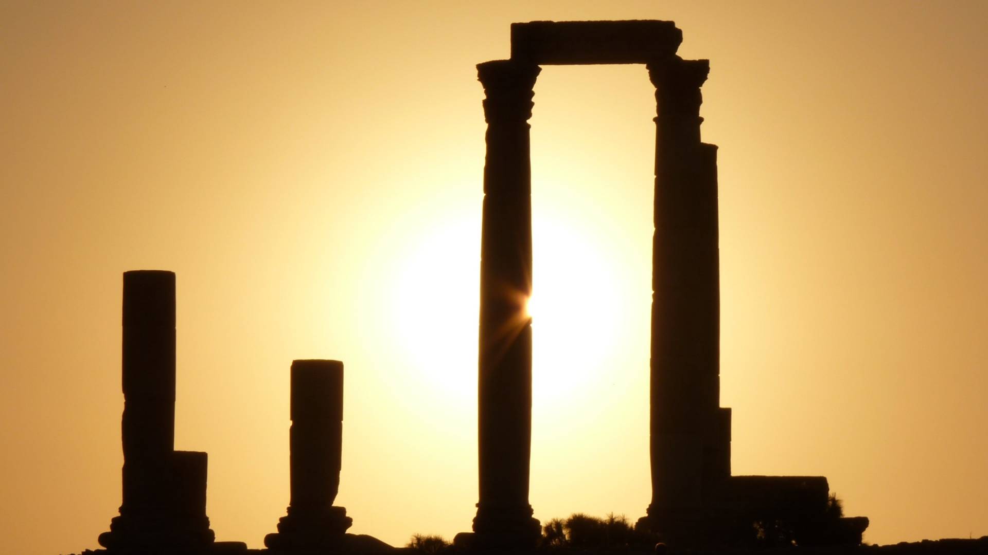 سطوع الشمس في العاصمة عمان