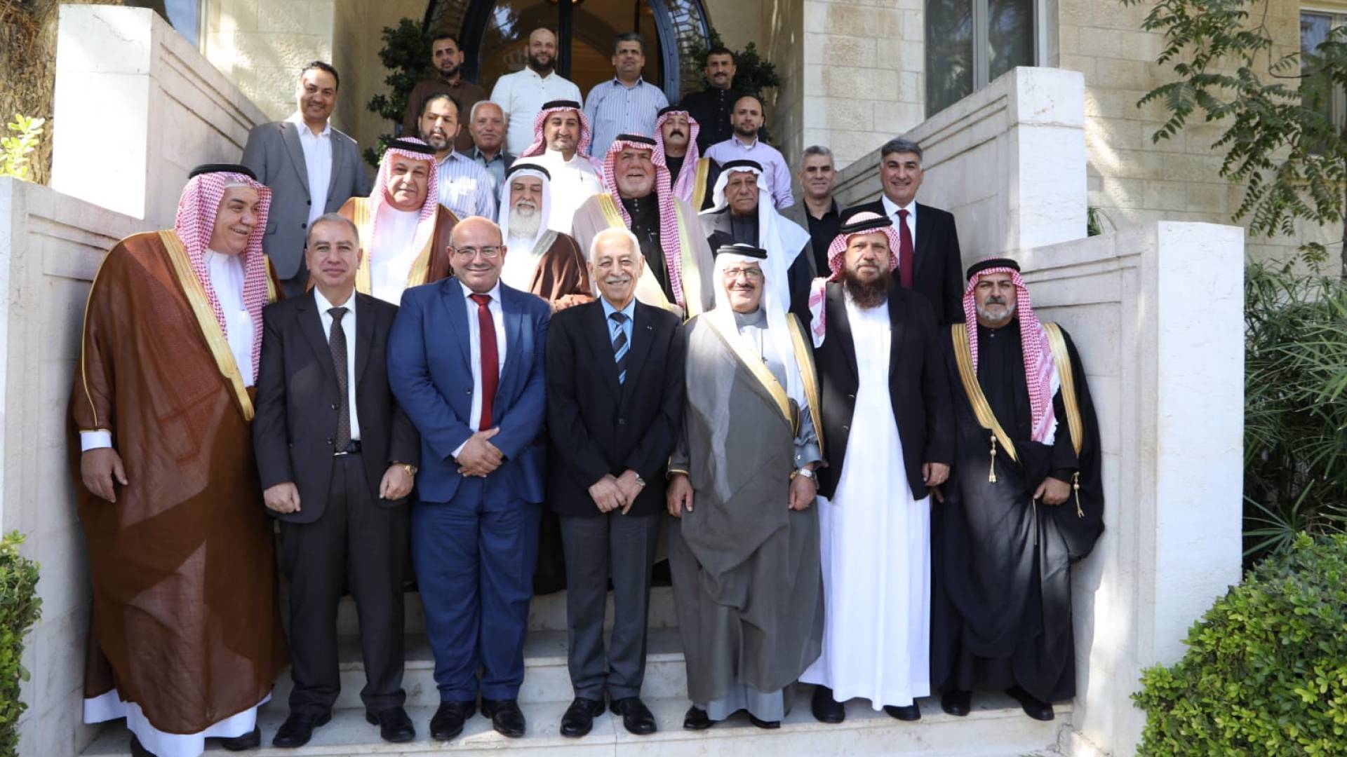 رئيس الديوان الملكي يلتقي وفدا من وجهاء مدينة معان