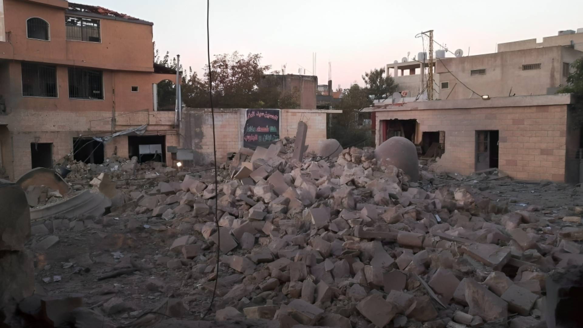 دمار مسجد في جنوب لبنان
