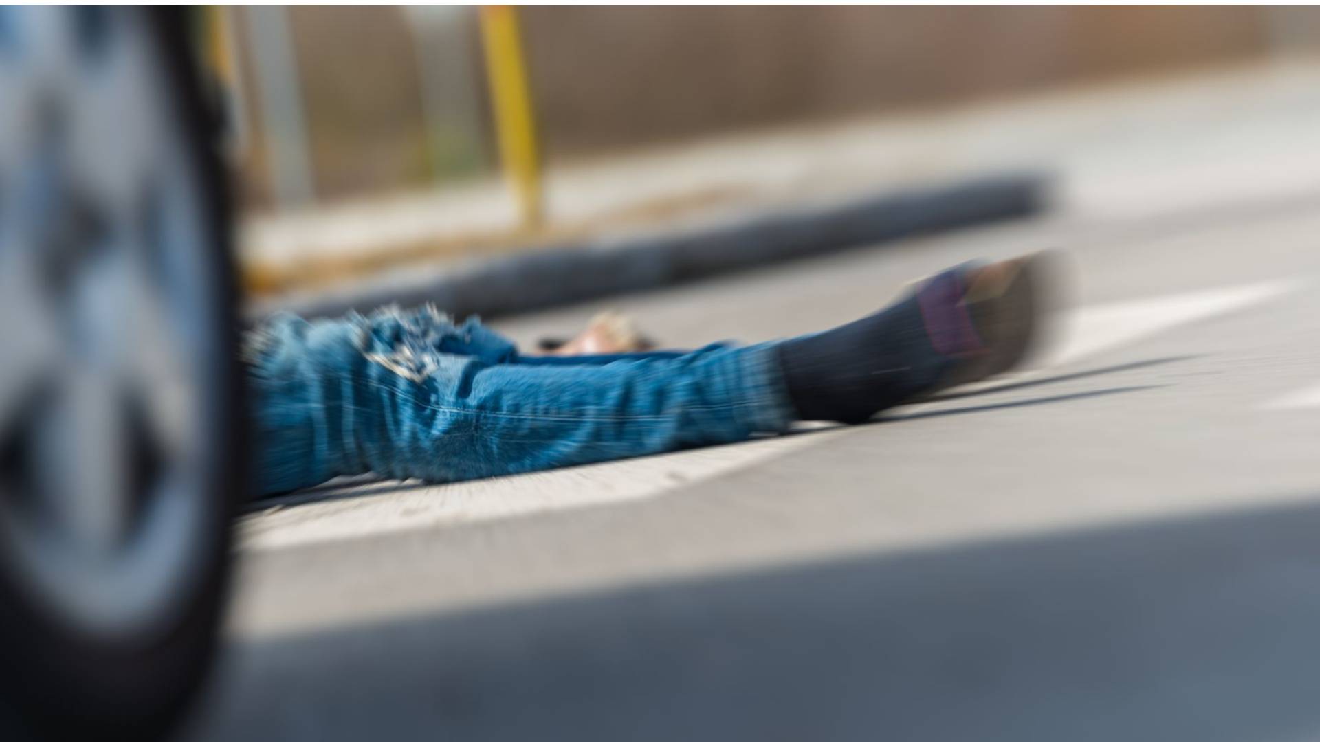 وفاة فتاة عشرينية وإصابة أخرى بحادث دعس في الموقر