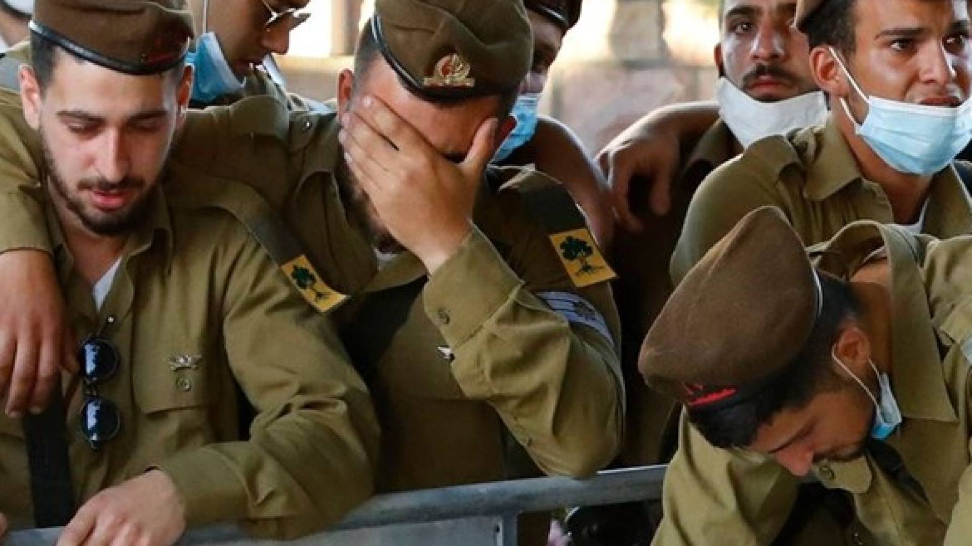 بكاء وعويل جنود من جيش الاحتلال