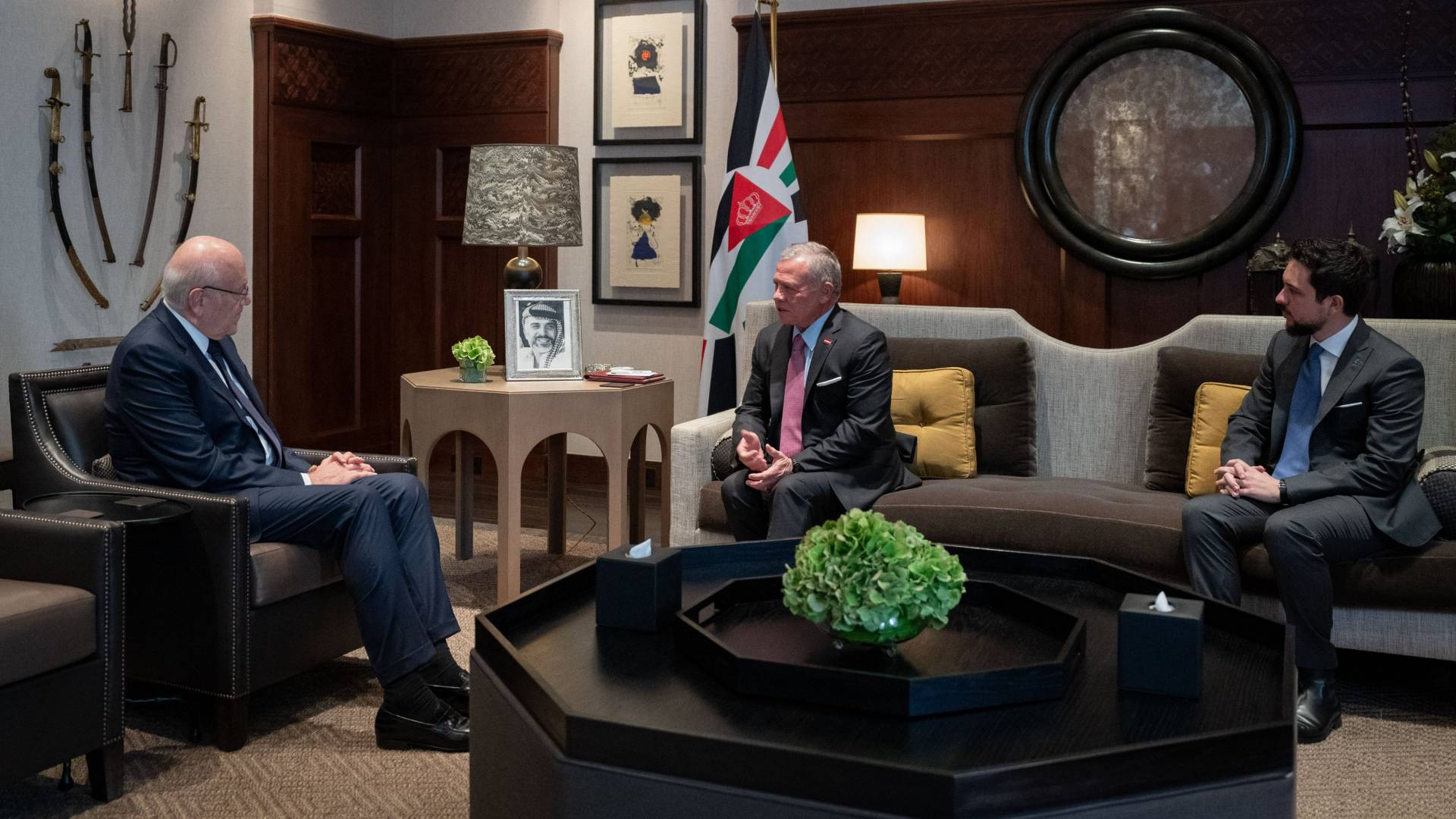 الملك يلتقي ميقاتي ويؤكد وقوف الأردن المطلق إلى جانب لبنان وشعبه