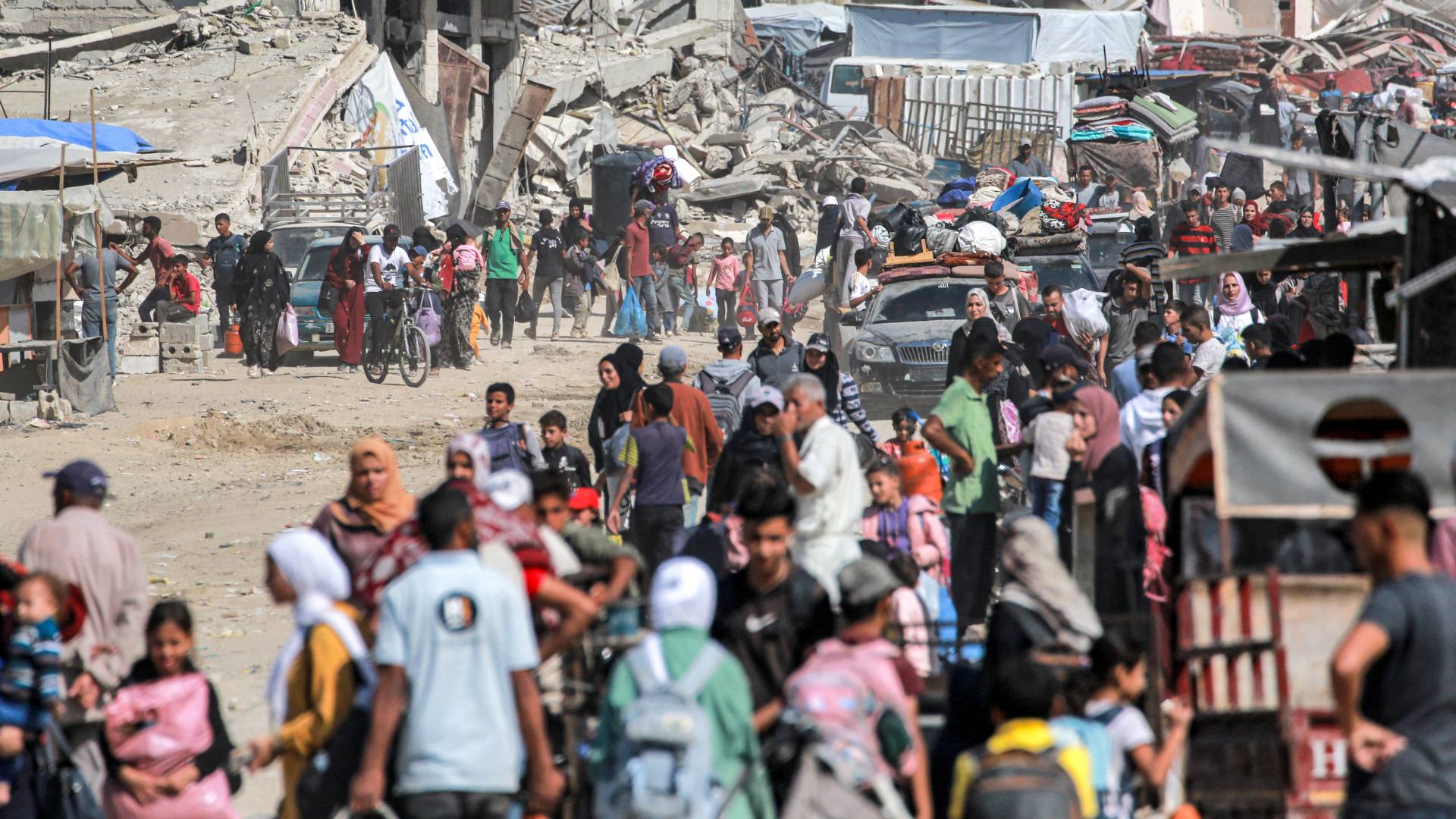 نازحون يبحثون عن مأوى آمن في قطاع غزة