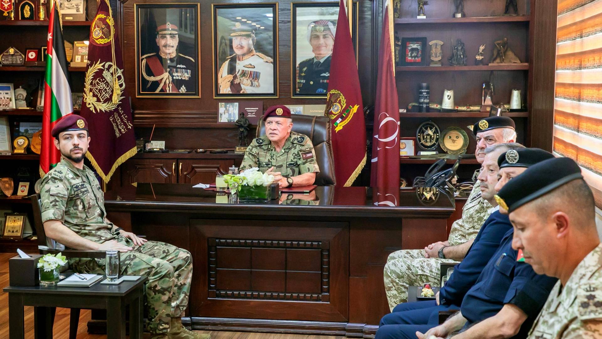 الملك يزور قيادة قوات الملك عبد الله الثاني الخاصة الملكية