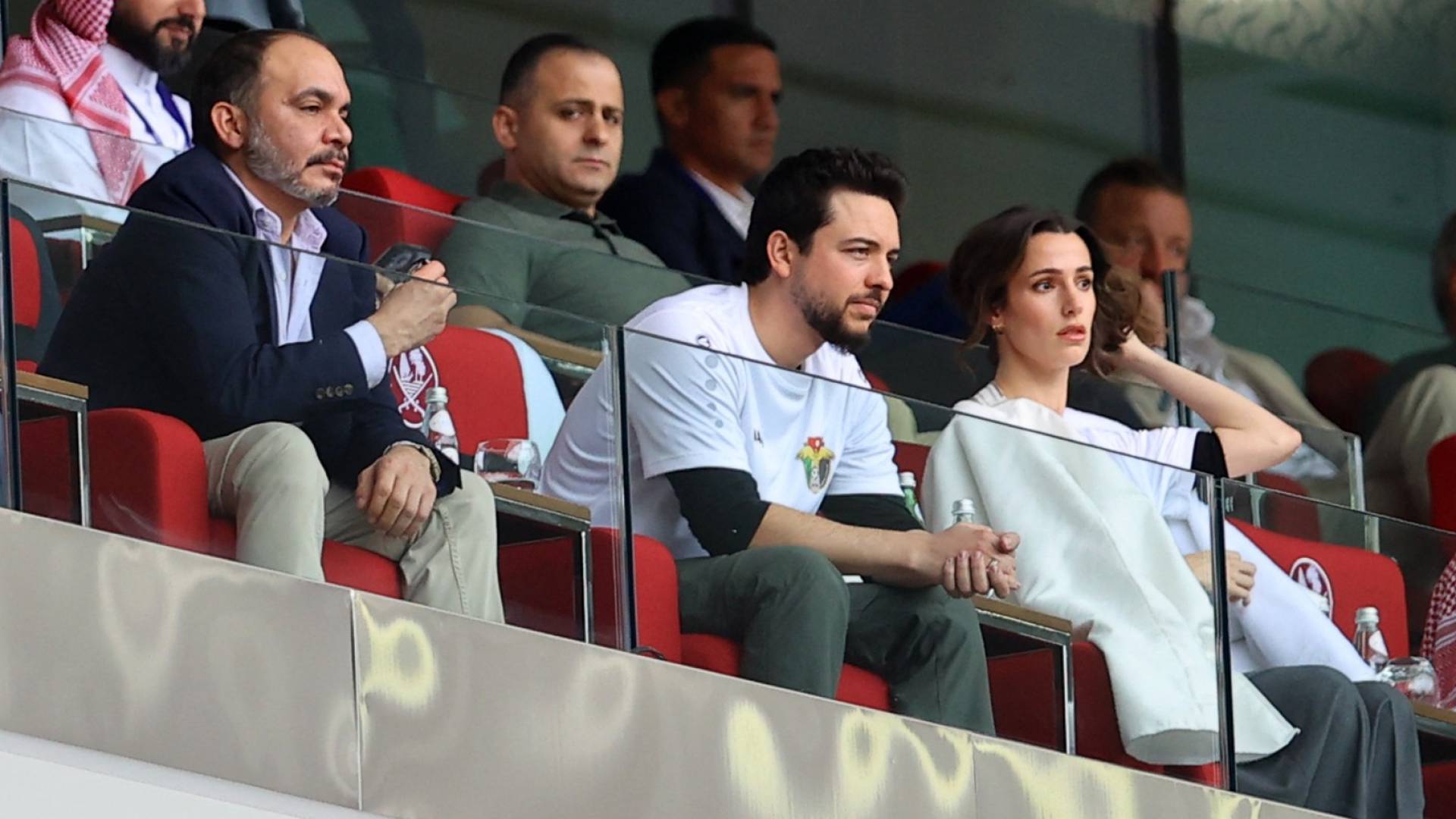 ولي العهد والأميرة رجوة الحسين والأمير علي يحضرون إحدى المباريات