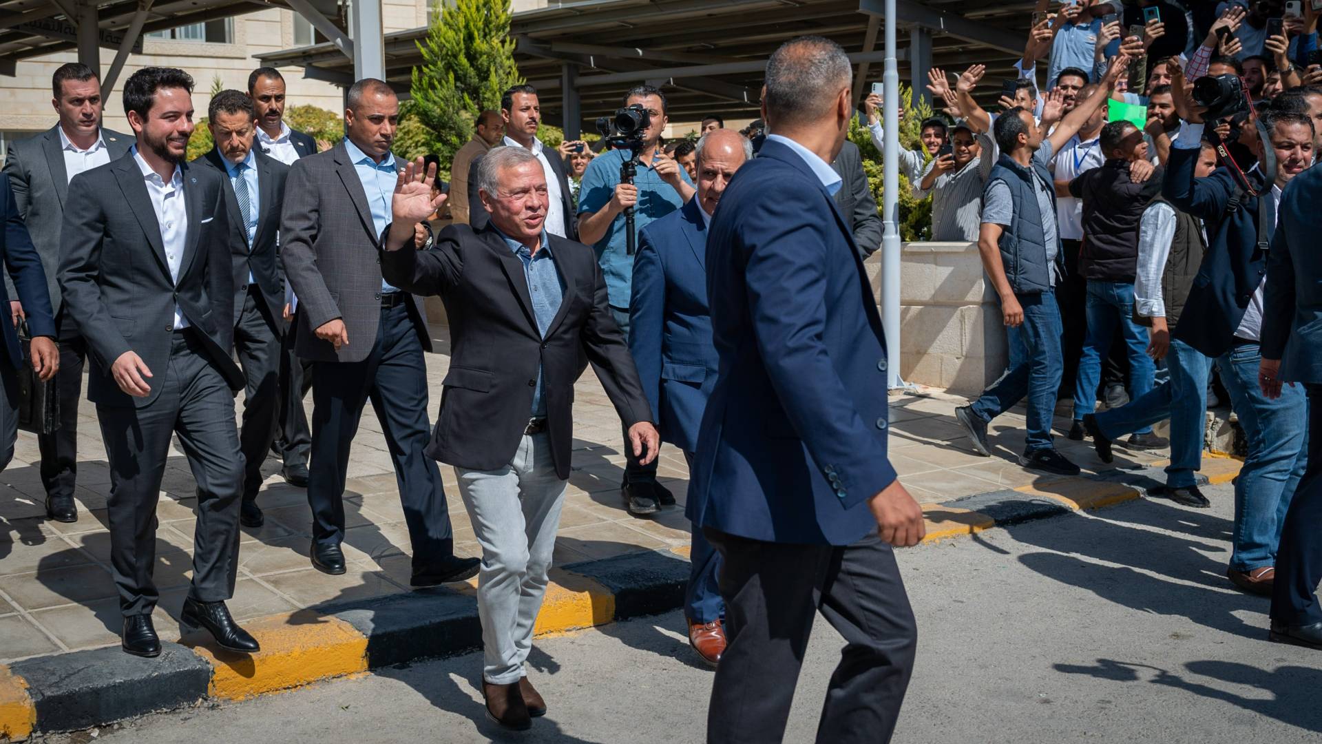 الملك يؤكد ضرورة الاستفادة من الفرص السياحية والطبيعية والزراعية بالطفيلة - فيديو وصور