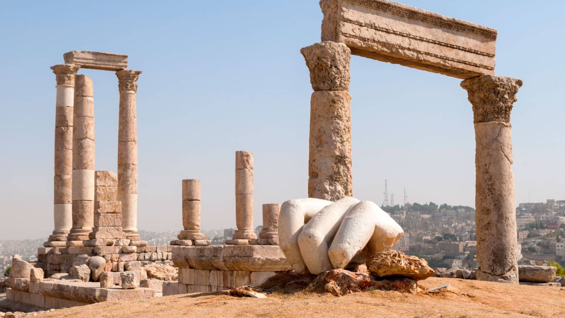 جانب من موقع جبل القلعة الأثري في العاصمة عمان